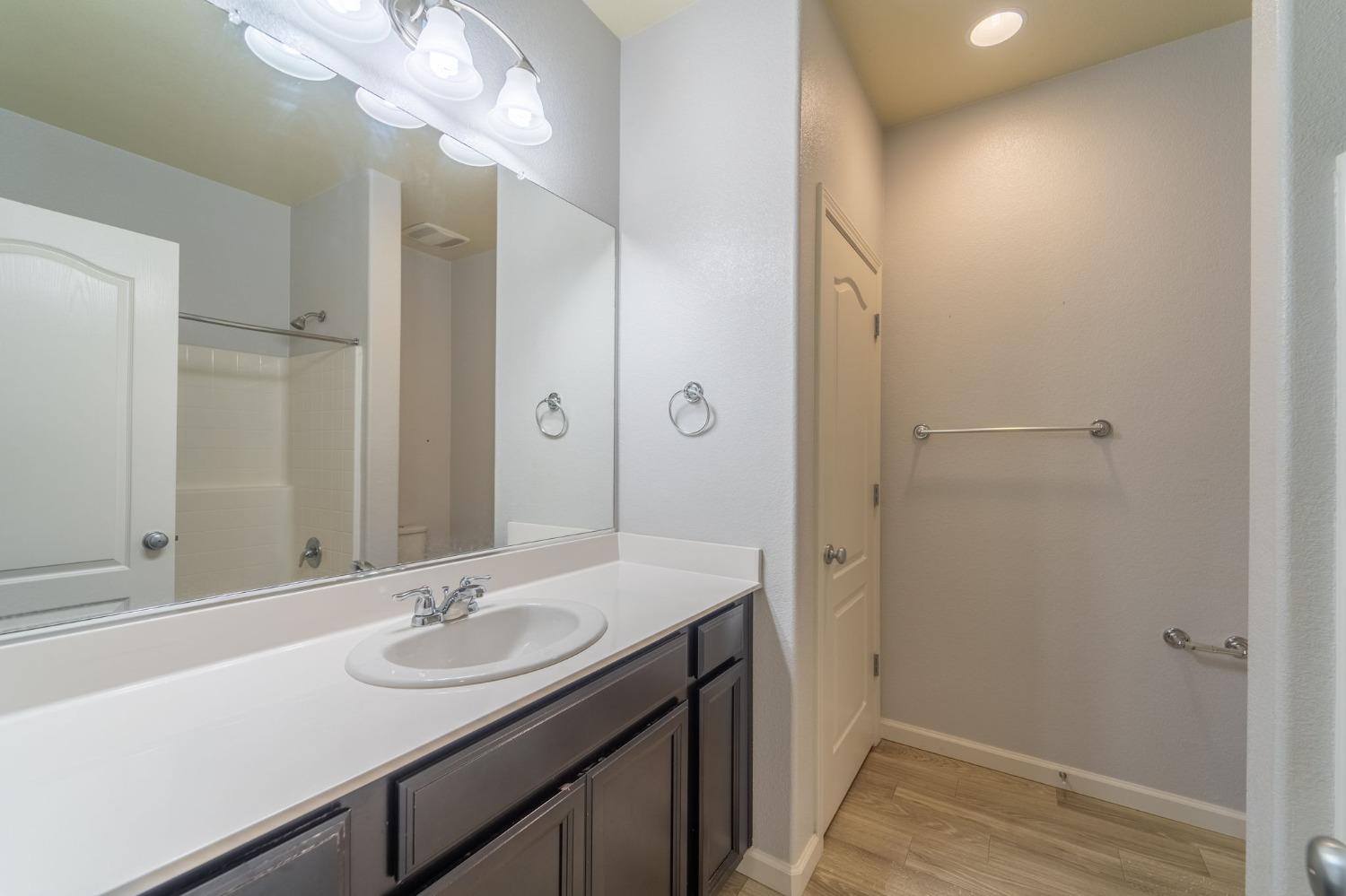 Detail Gallery Image 20 of 59 For 654 Kibbie Ct, Manteca,  CA 95337 - 4 Beds | 3/1 Baths