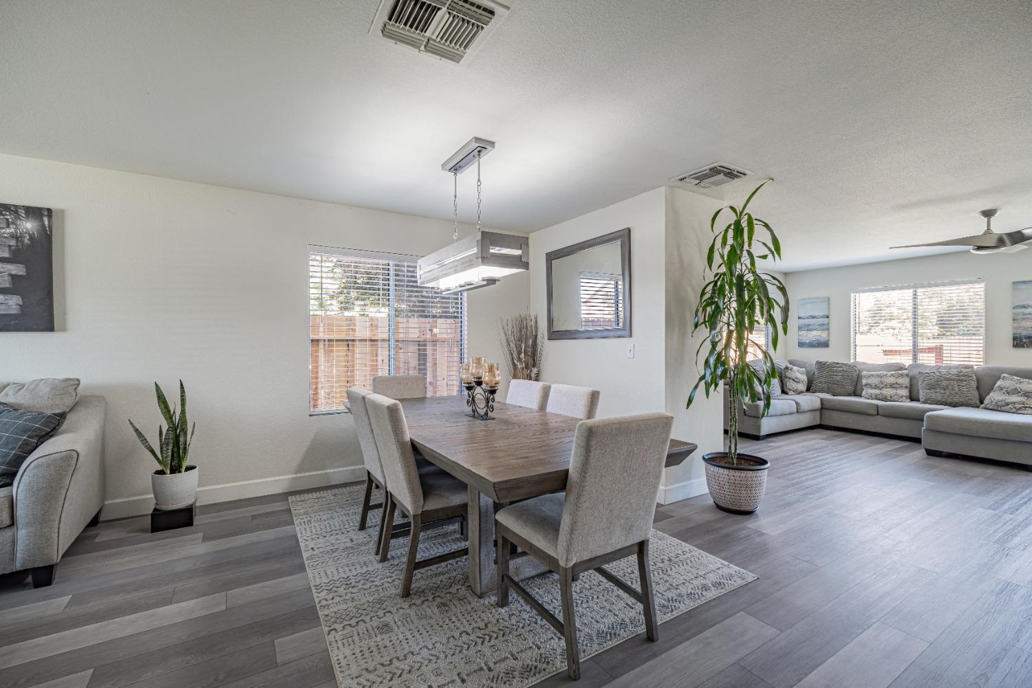 Detail Gallery Image 19 of 49 For 2208 Surf Ct, Stockton,  CA 95206 - 5 Beds | 2/1 Baths