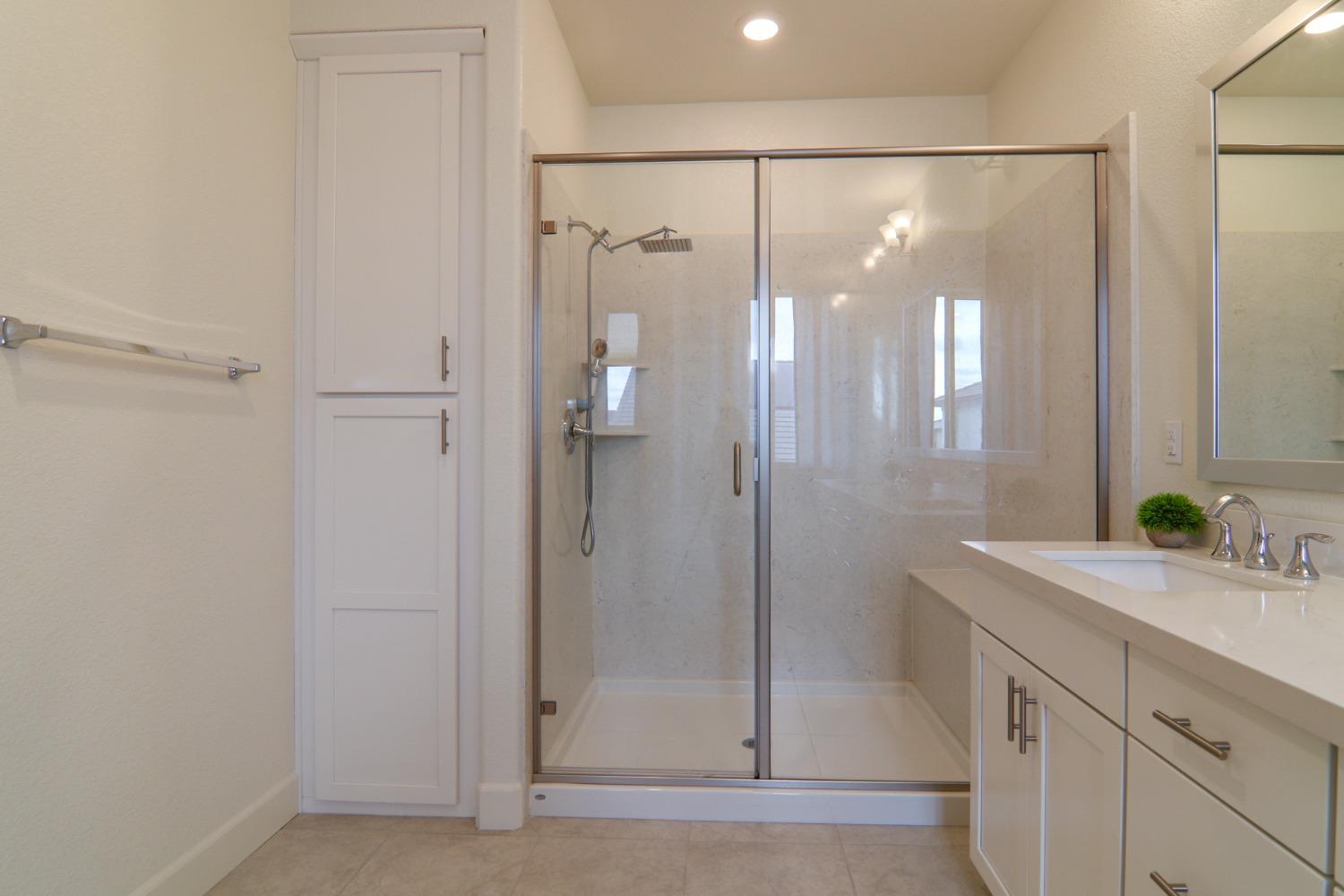 Detail Gallery Image 26 of 53 For 2261 Sierra Village Dr, Roseville,  CA 95747 - 5 Beds | 3/1 Baths