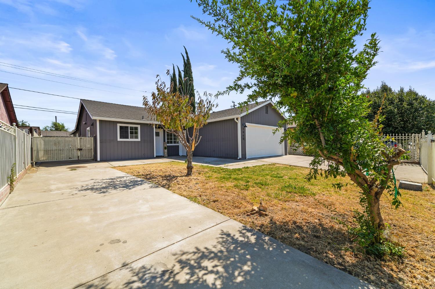 Detail Gallery Image 2 of 19 For 1960 Granada Dr, Stockton,  CA 95206 - 3 Beds | 2 Baths