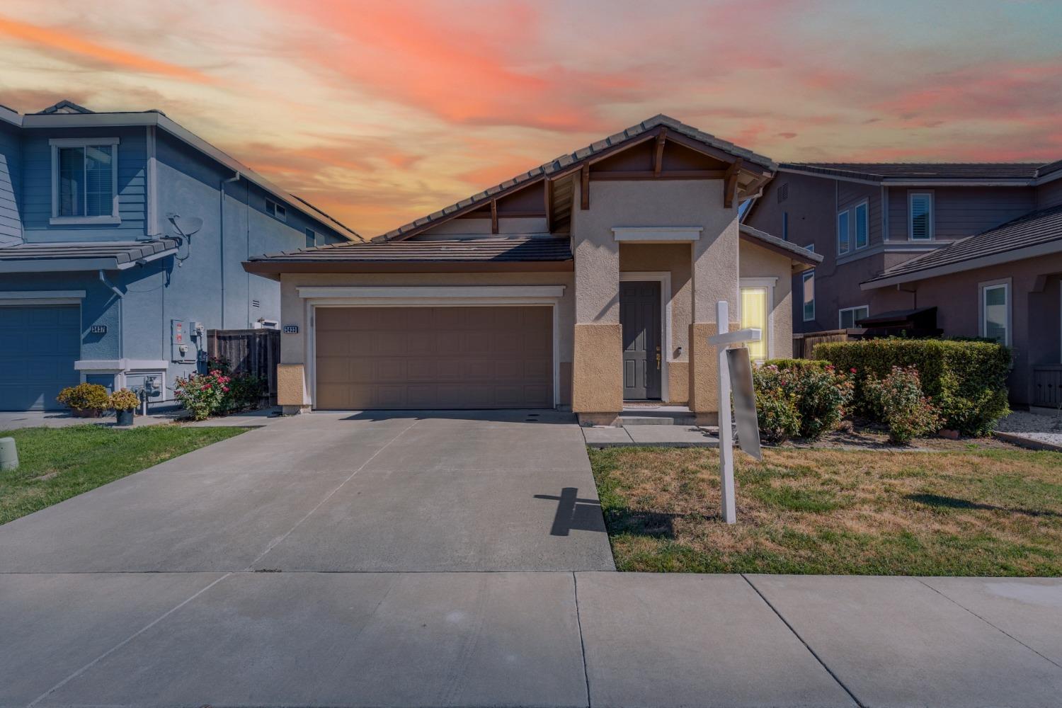 Detail Gallery Image 1 of 1 For 3433 Hornsea Way, Sacramento,  CA 95834 - 4 Beds | 2 Baths