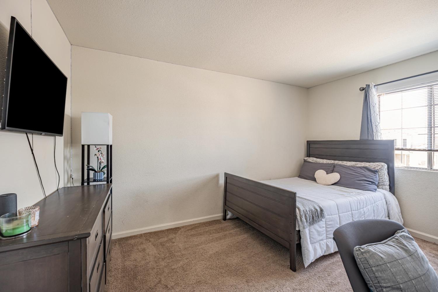 Detail Gallery Image 33 of 49 For 2208 Surf Ct, Stockton,  CA 95206 - 5 Beds | 2/1 Baths