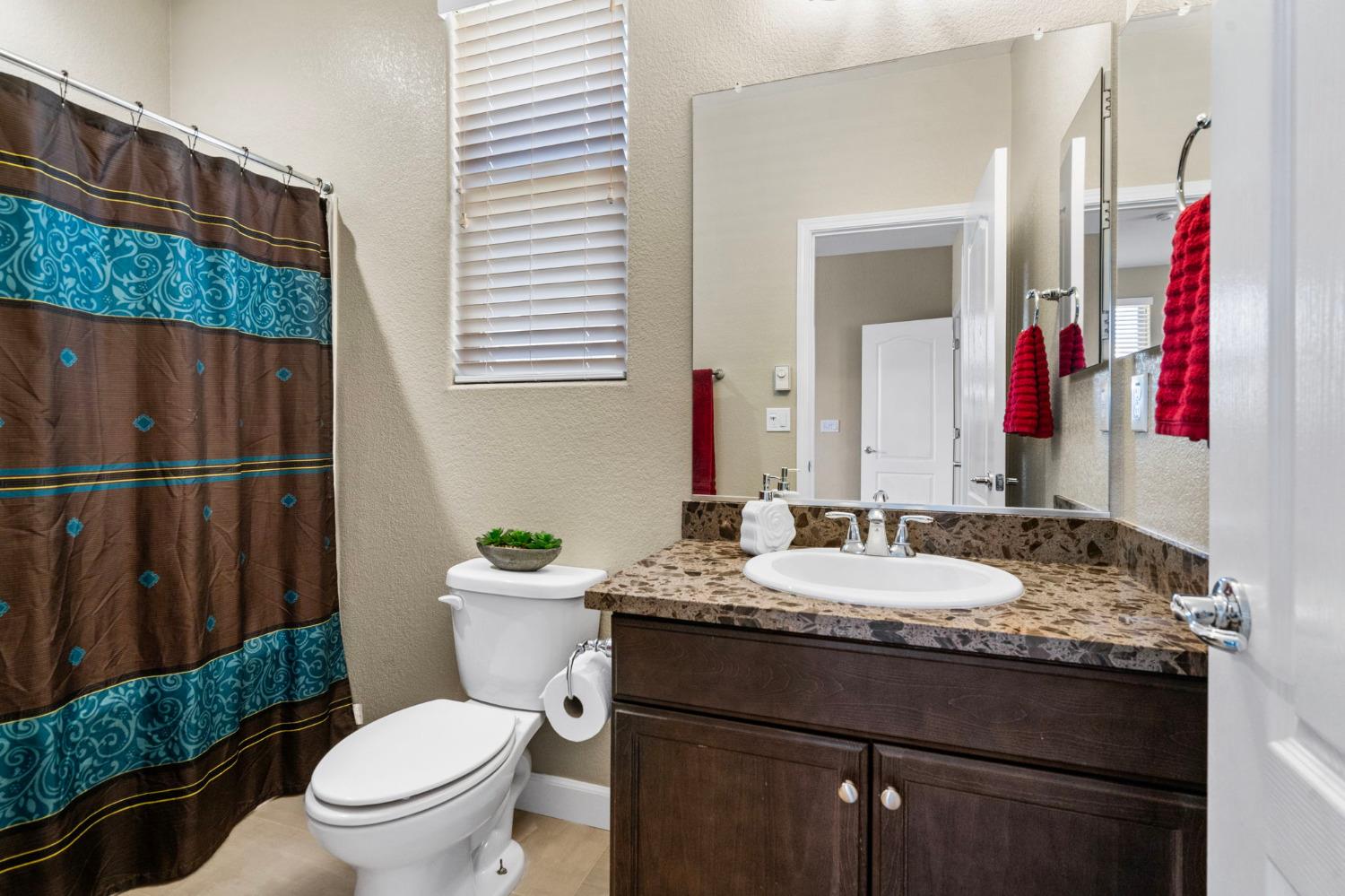 Detail Gallery Image 10 of 61 For 3587 Rapallo Way, Manteca,  CA 95337 - 4 Beds | 3/1 Baths