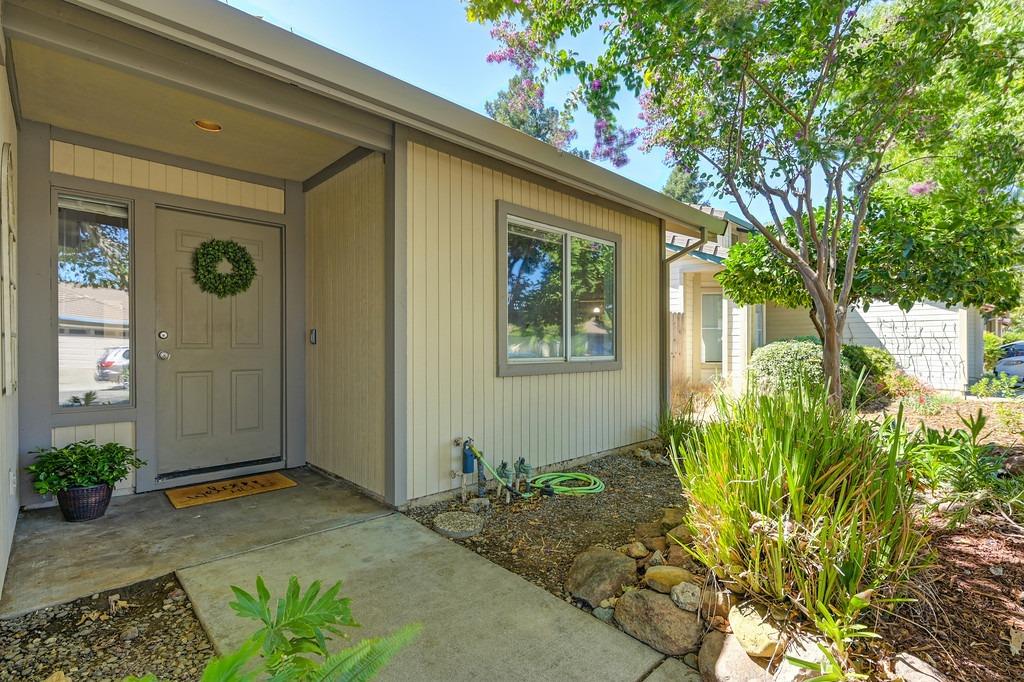 Detail Gallery Image 3 of 26 For 917 Zaragoza St, Davis,  CA 95618 - 3 Beds | 1 Baths