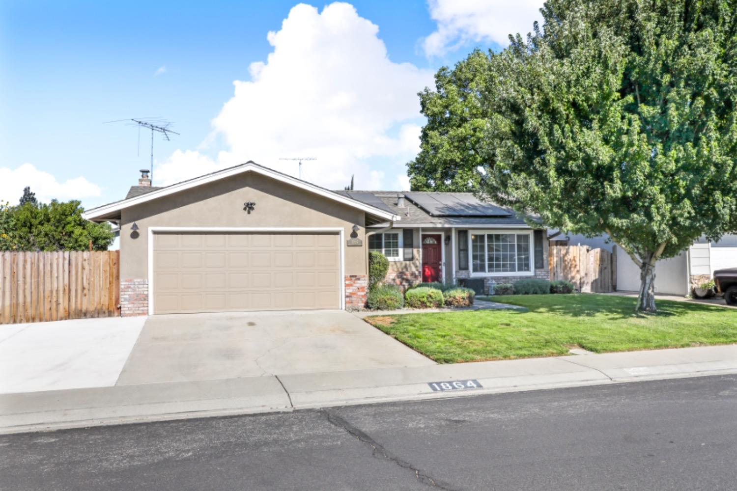 Detail Gallery Image 3 of 33 For 1864 Cherrywood Pl, Manteca,  CA 95336 - 3 Beds | 2 Baths