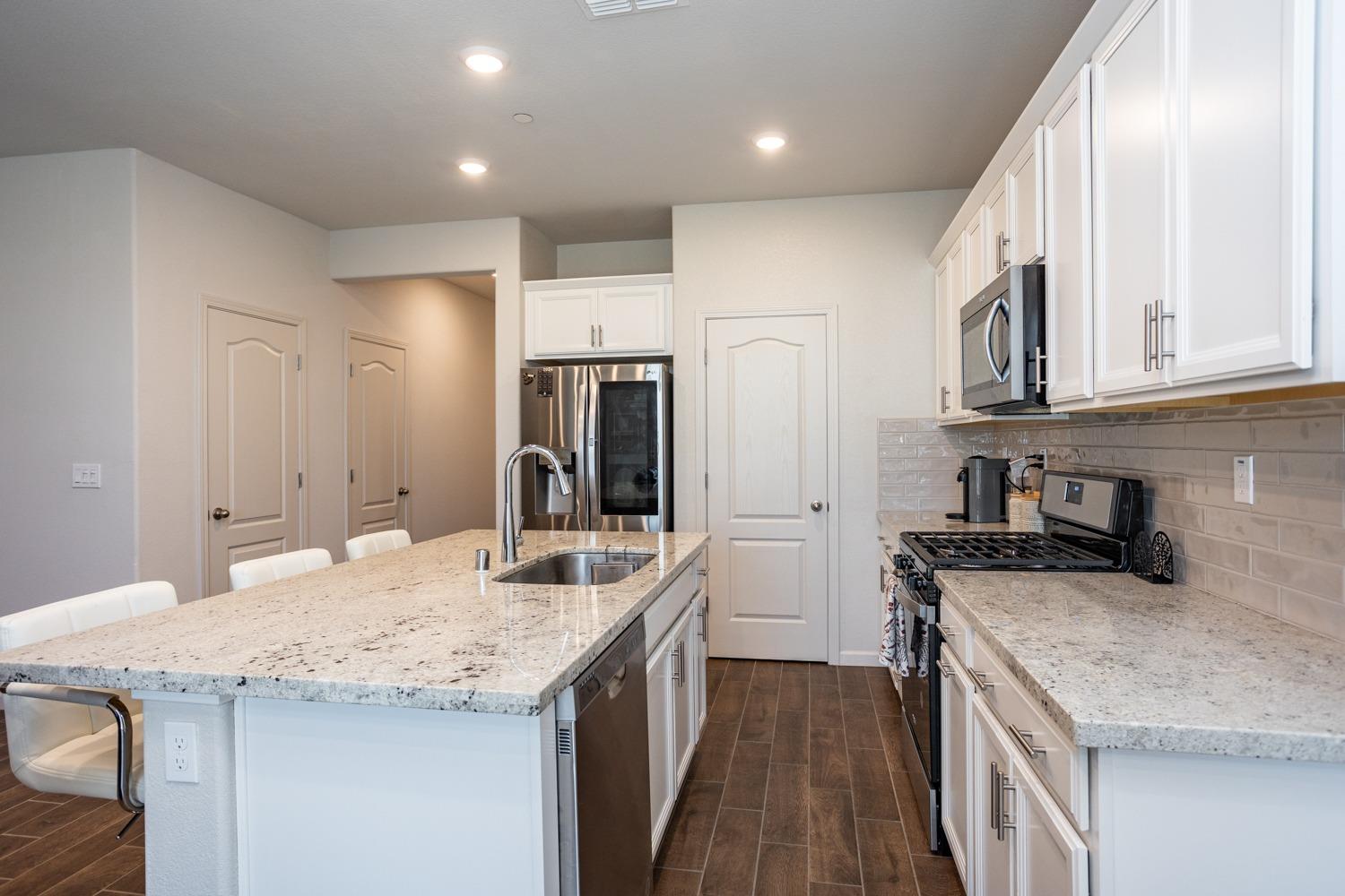 Detail Gallery Image 7 of 20 For 2997 Diablo View Dr, Manteca,  CA 95337 - 4 Beds | 2 Baths