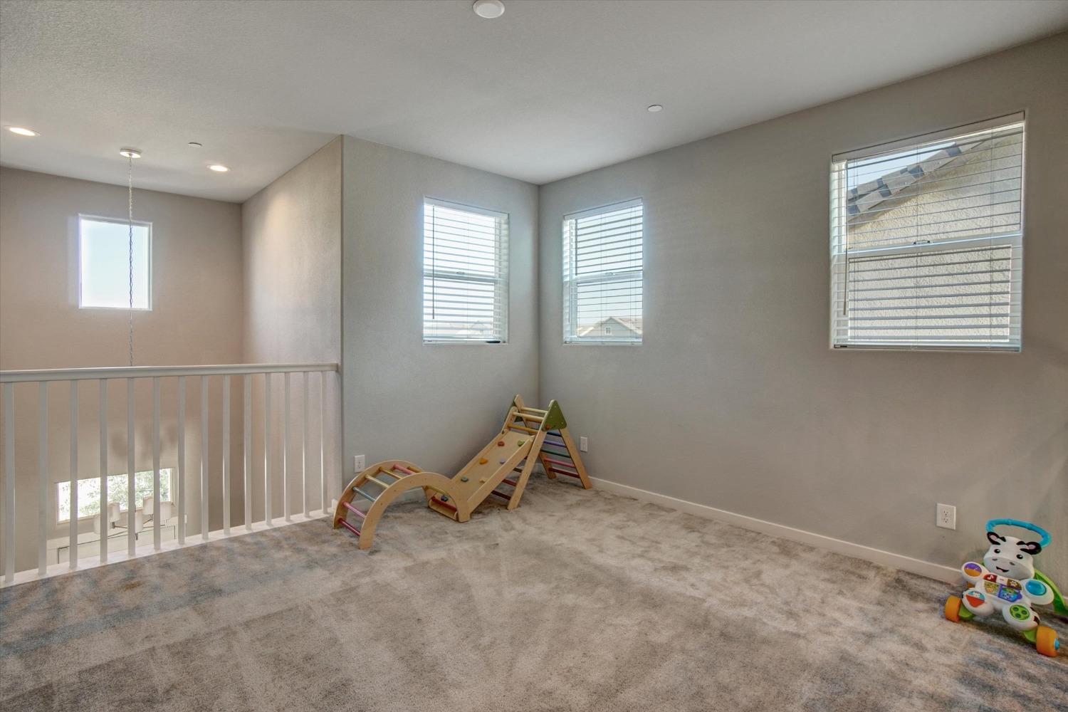 Detail Gallery Image 22 of 42 For 4092 Aura Way, Rancho Cordova,  CA 95742 - 4 Beds | 3/1 Baths