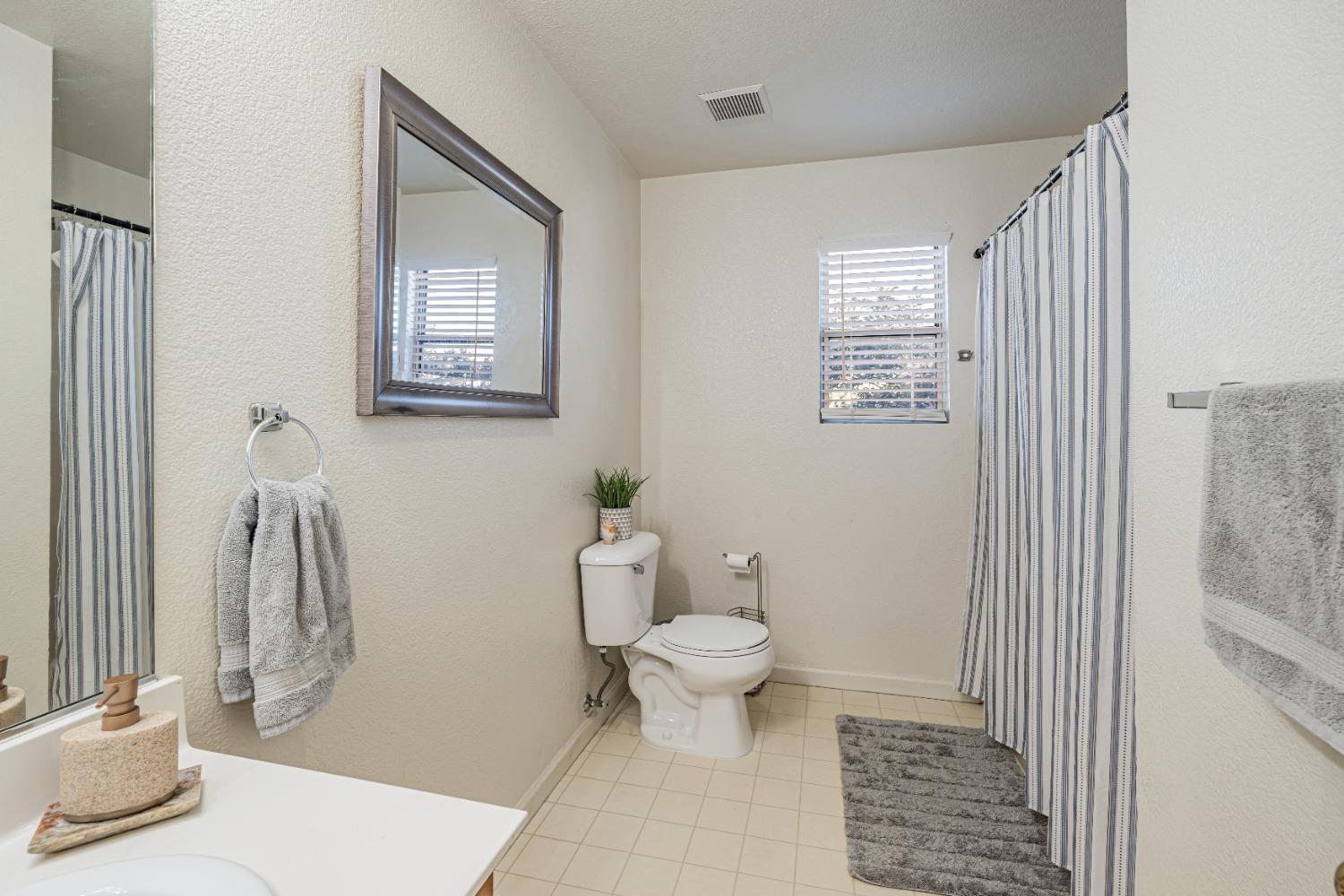 Detail Gallery Image 40 of 49 For 2208 Surf Ct, Stockton,  CA 95206 - 5 Beds | 2/1 Baths