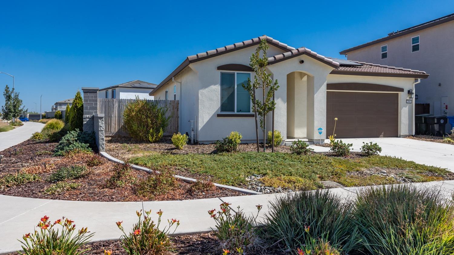 Detail Gallery Image 2 of 20 For 2997 Diablo View Dr, Manteca,  CA 95337 - 4 Beds | 2 Baths