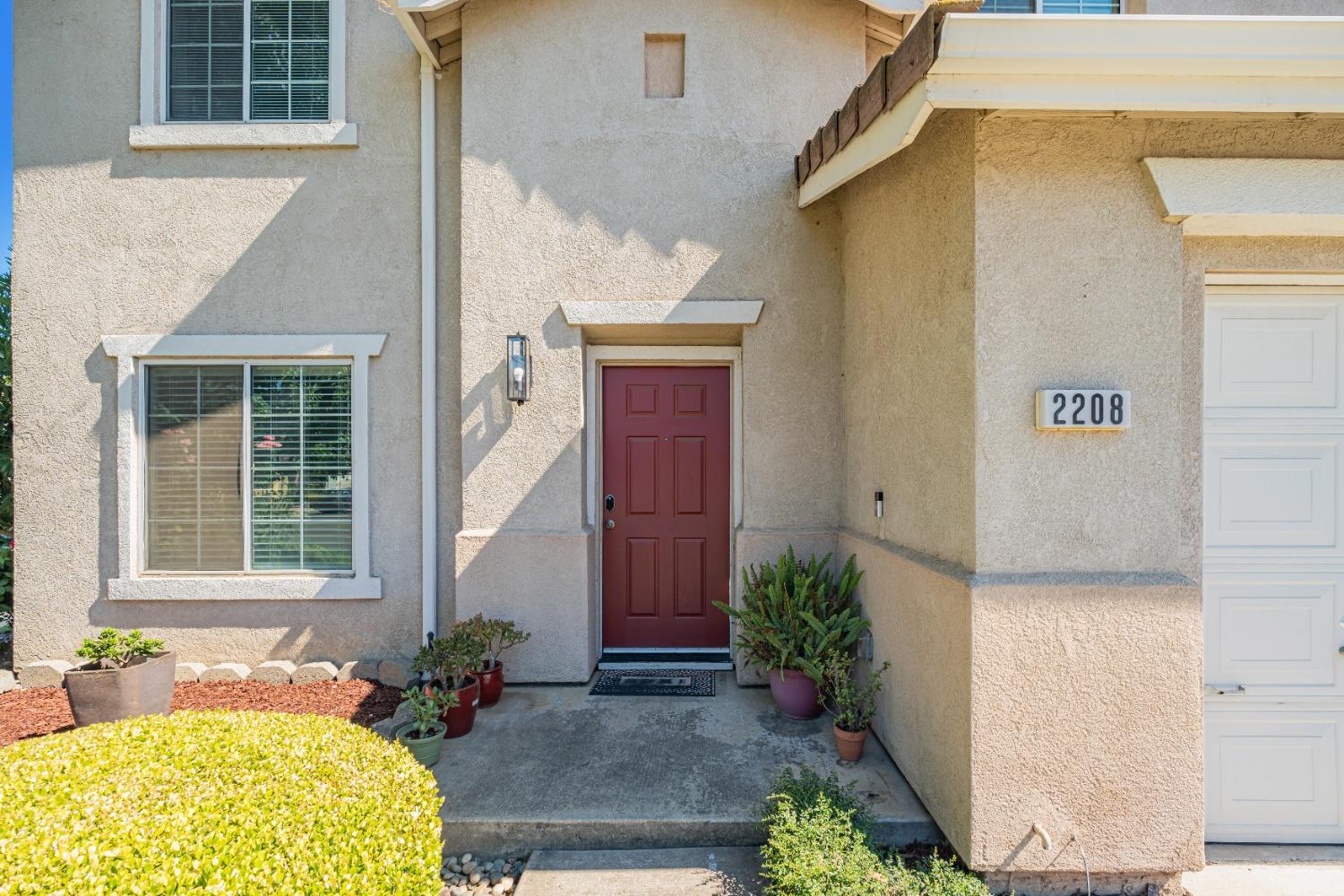 Detail Gallery Image 7 of 49 For 2208 Surf Ct, Stockton,  CA 95206 - 5 Beds | 2/1 Baths