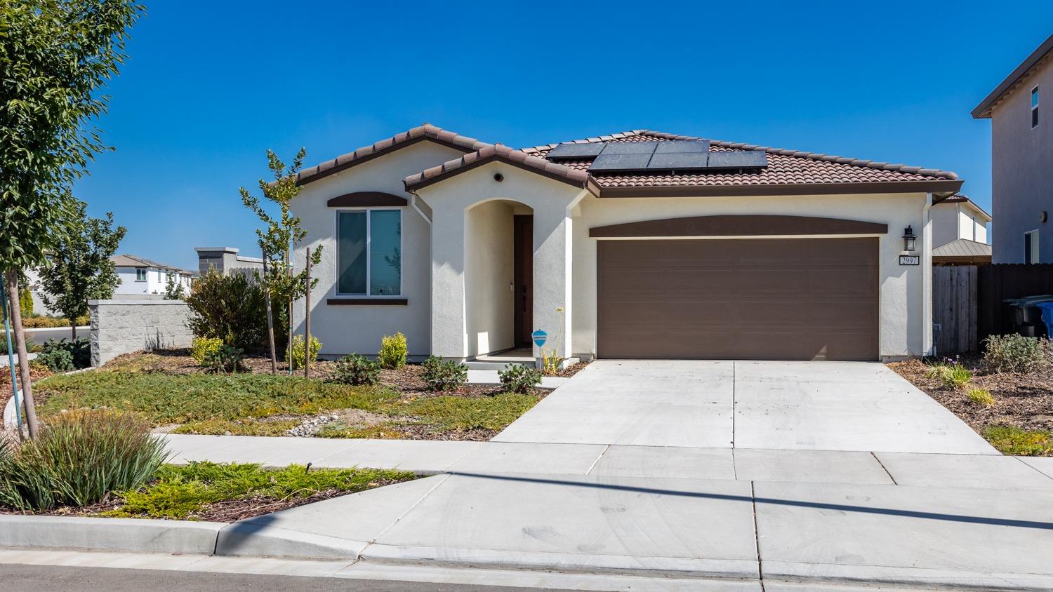 Detail Gallery Image 1 of 20 For 2997 Diablo View Dr, Manteca,  CA 95337 - 4 Beds | 2 Baths