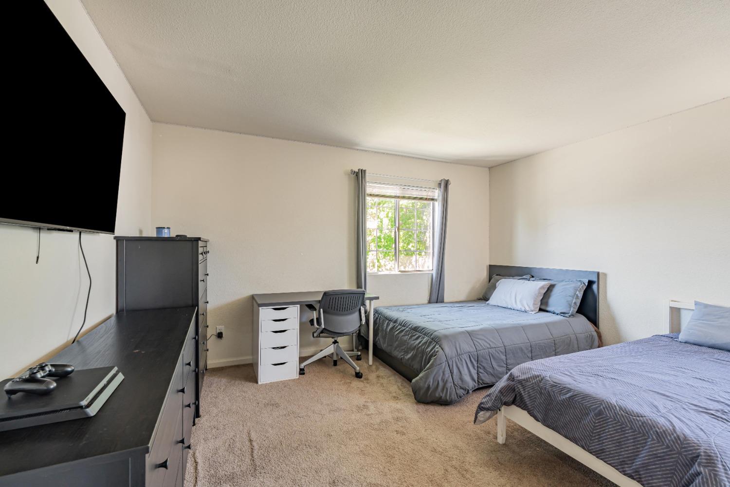 Detail Gallery Image 36 of 49 For 2208 Surf Ct, Stockton,  CA 95206 - 5 Beds | 2/1 Baths