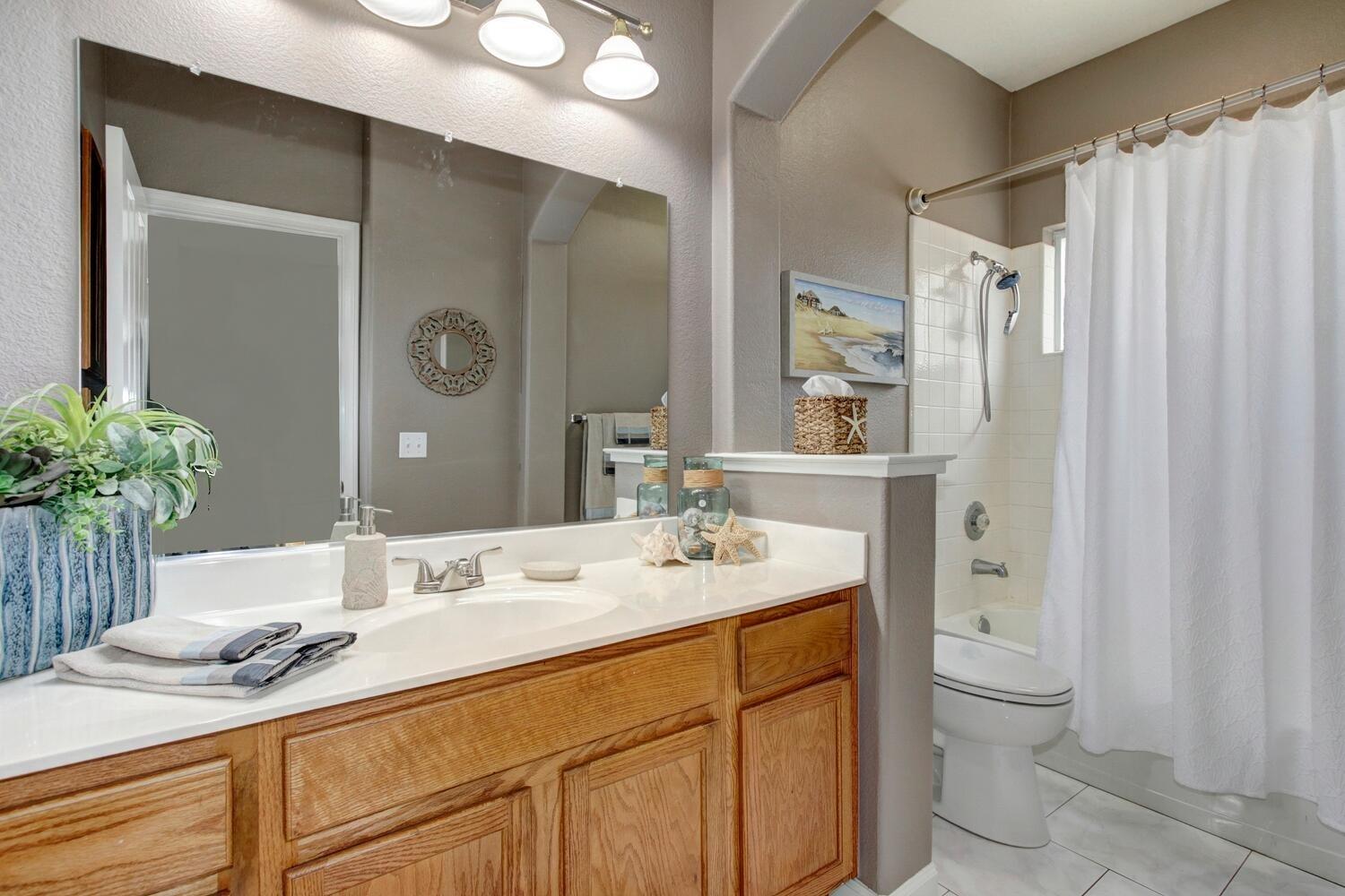 Detail Gallery Image 39 of 61 For 9832 Burrowing Owl Way, Elk Grove,  CA 95757 - 5 Beds | 3/1 Baths