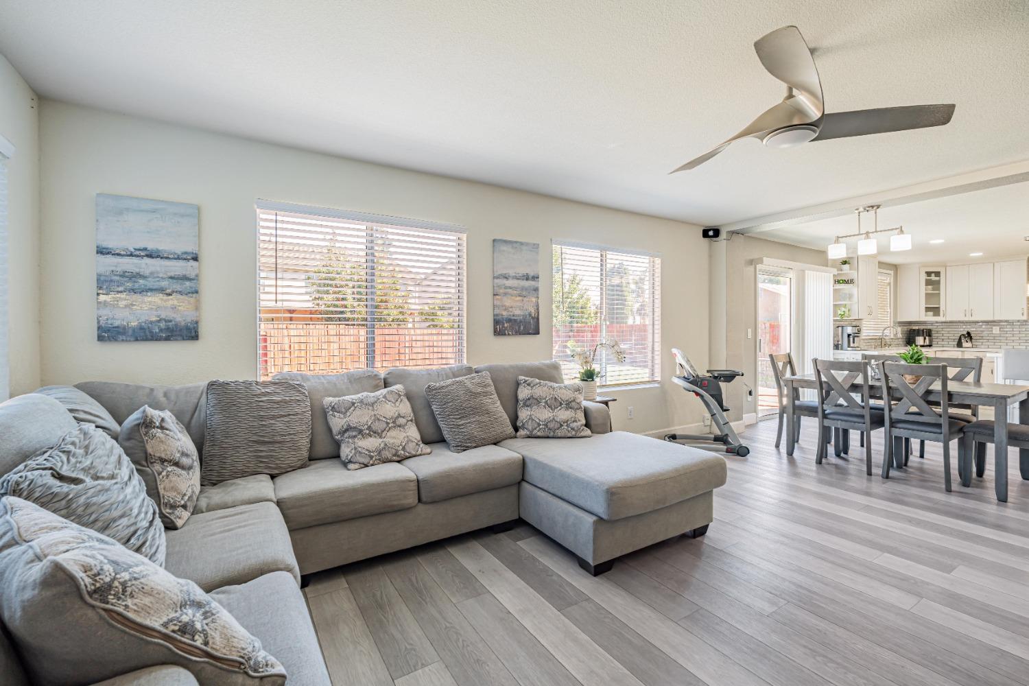 Detail Gallery Image 13 of 49 For 2208 Surf Ct, Stockton,  CA 95206 - 5 Beds | 2/1 Baths