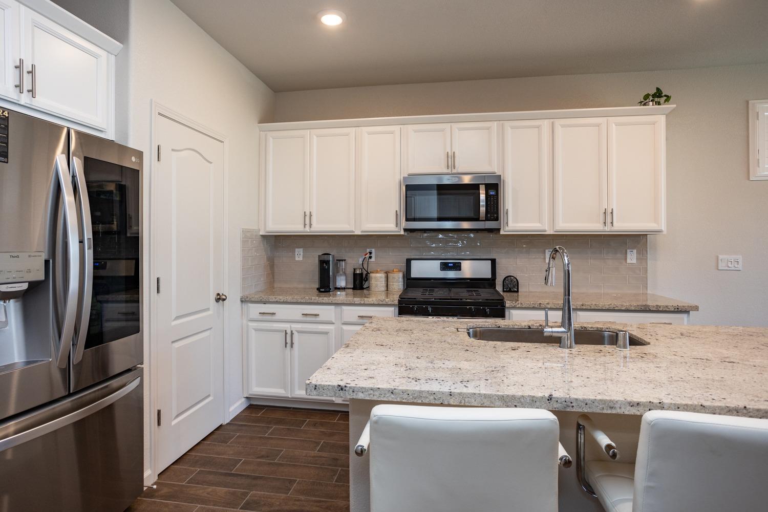 Detail Gallery Image 6 of 20 For 2997 Diablo View Dr, Manteca,  CA 95337 - 4 Beds | 2 Baths