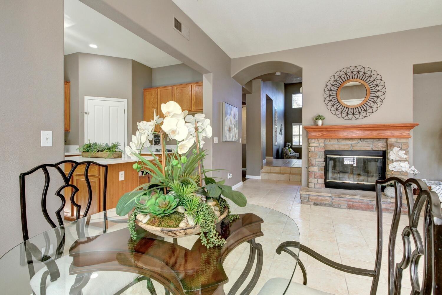 Detail Gallery Image 23 of 61 For 9832 Burrowing Owl Way, Elk Grove,  CA 95757 - 5 Beds | 3/1 Baths