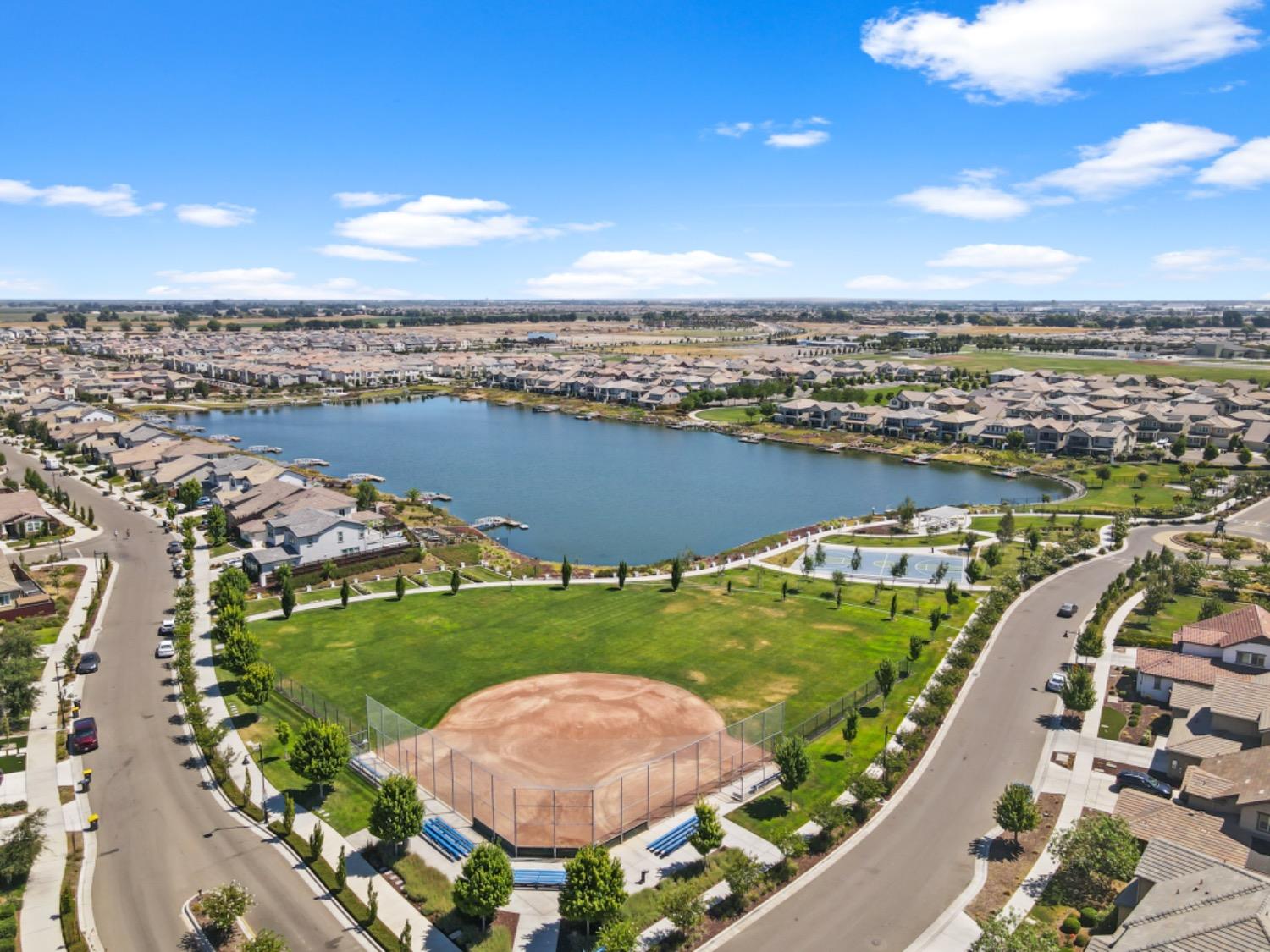 Detail Gallery Image 7 of 69 For 1737 Cranbrook Ct, Lathrop,  CA 95330 - 5 Beds | 4/1 Baths