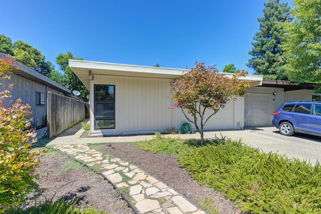 Detail Gallery Image 1 of 1 For 14 Cattail Ct, Sacramento,  CA 95833 - 2 Beds | 2 Baths