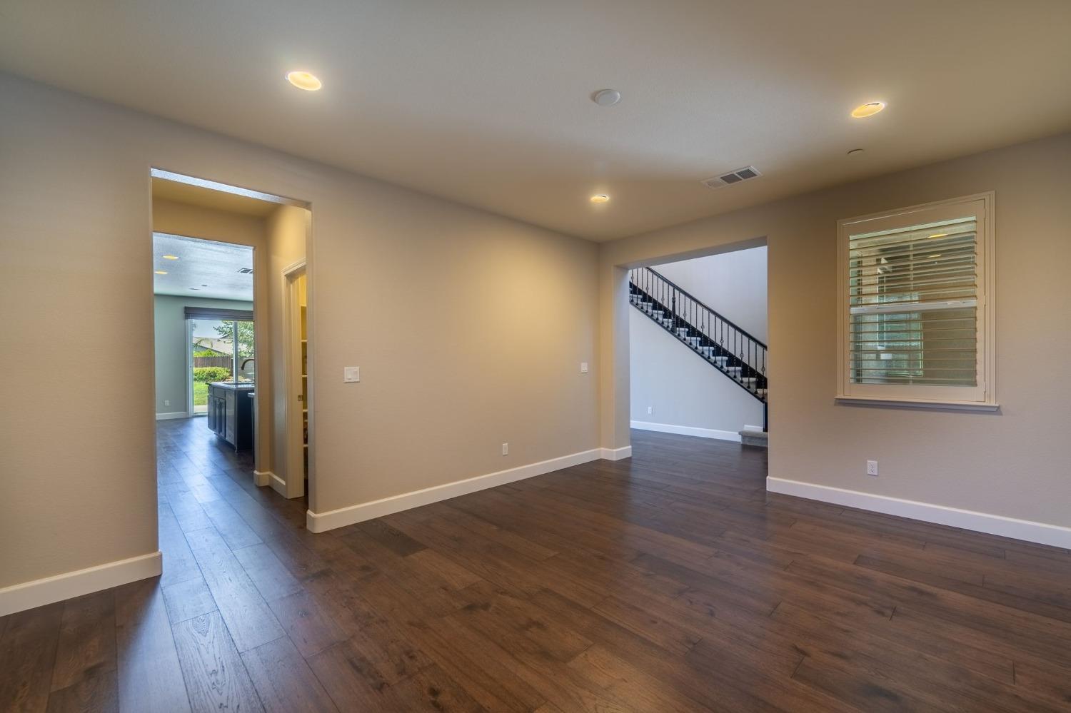 Detail Gallery Image 6 of 59 For 654 Kibbie Ct, Manteca,  CA 95337 - 4 Beds | 3/1 Baths