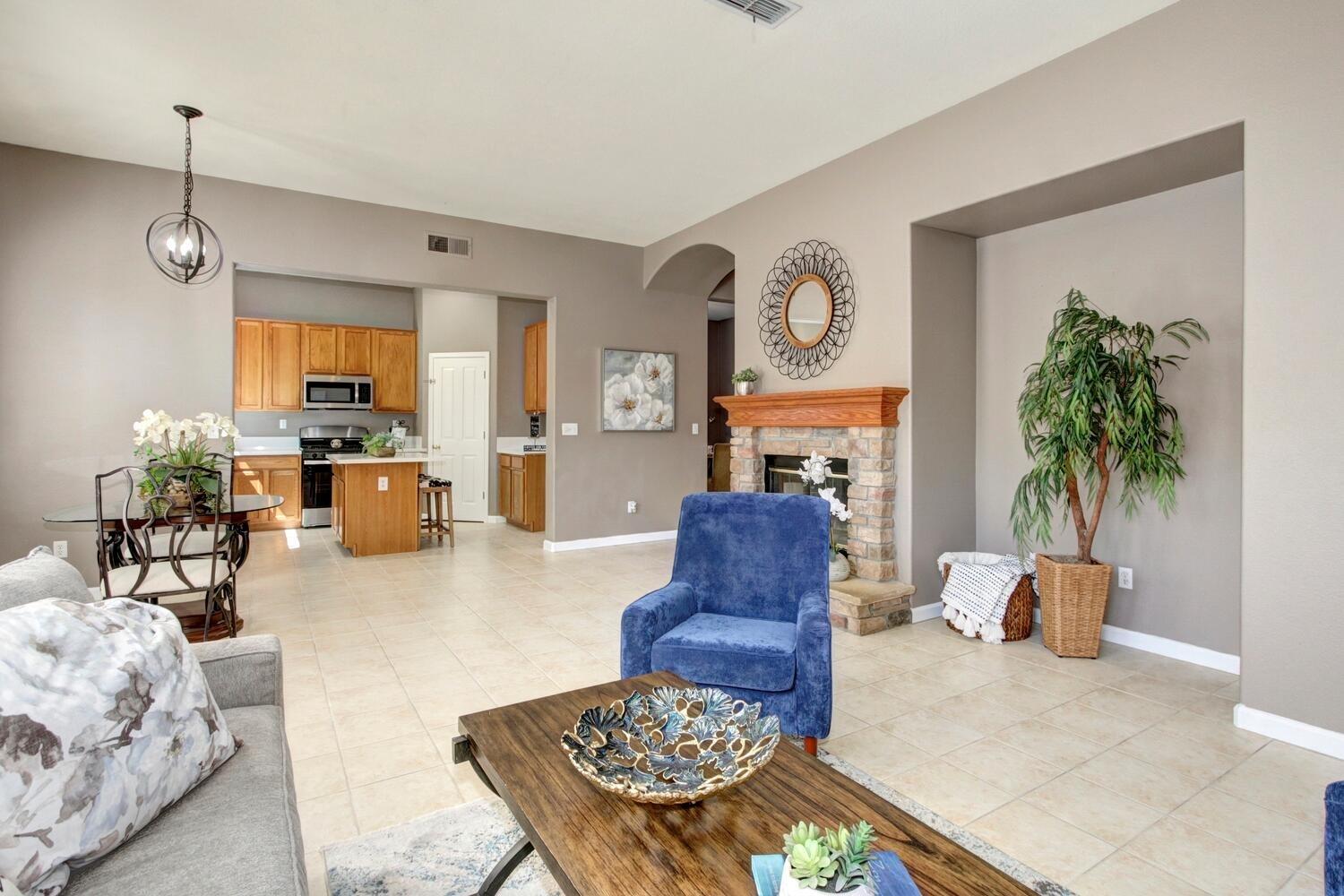 Detail Gallery Image 22 of 61 For 9832 Burrowing Owl Way, Elk Grove,  CA 95757 - 5 Beds | 3/1 Baths