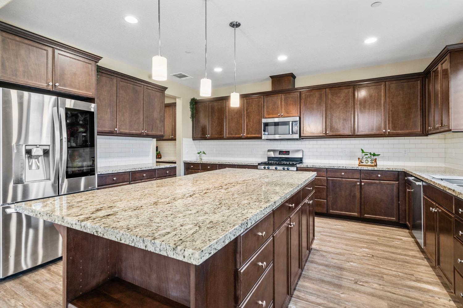 Detail Gallery Image 16 of 61 For 3587 Rapallo Way, Manteca,  CA 95337 - 4 Beds | 3/1 Baths