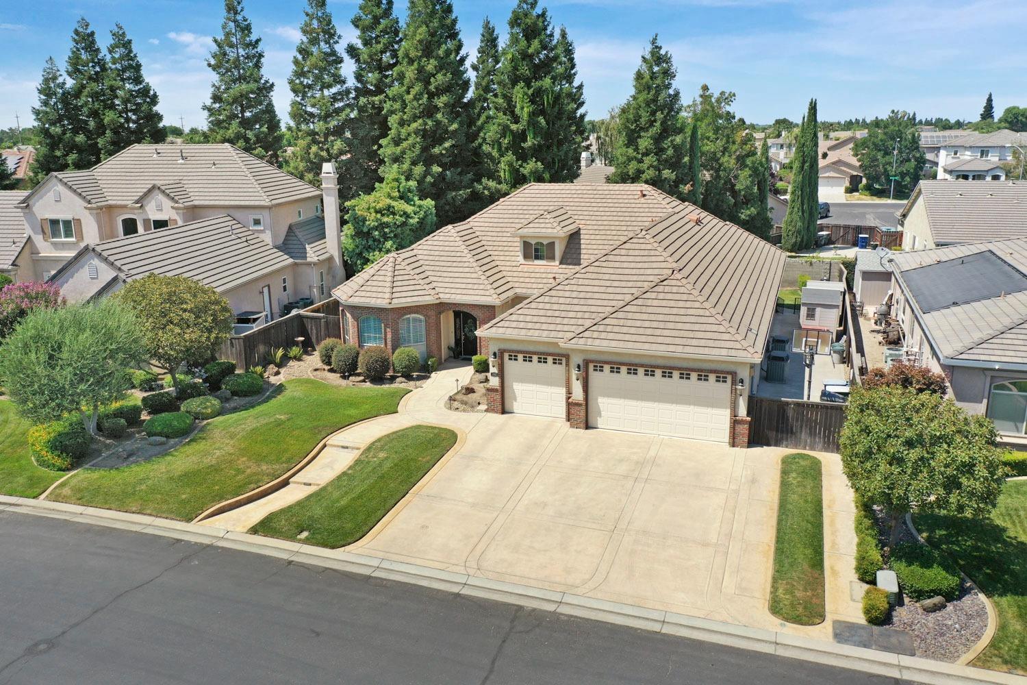 Detail Gallery Image 2 of 67 For 1542 Terracina Cir, Manteca,  CA 95336 - 3 Beds | 2/1 Baths