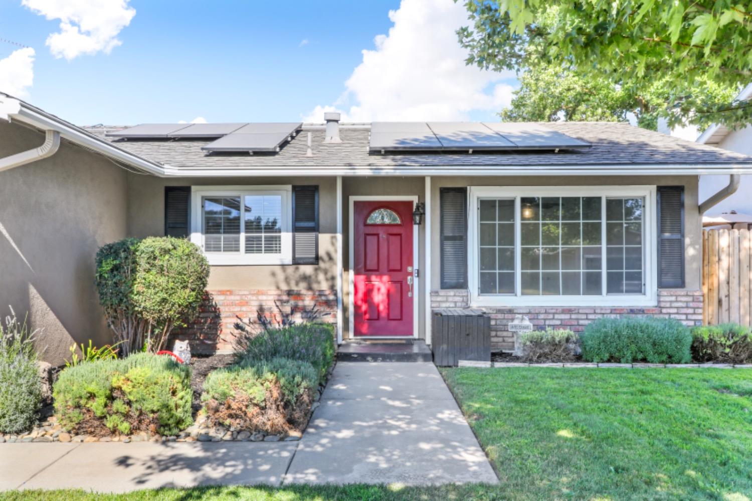 Detail Gallery Image 4 of 33 For 1864 Cherrywood Pl, Manteca,  CA 95336 - 3 Beds | 2 Baths