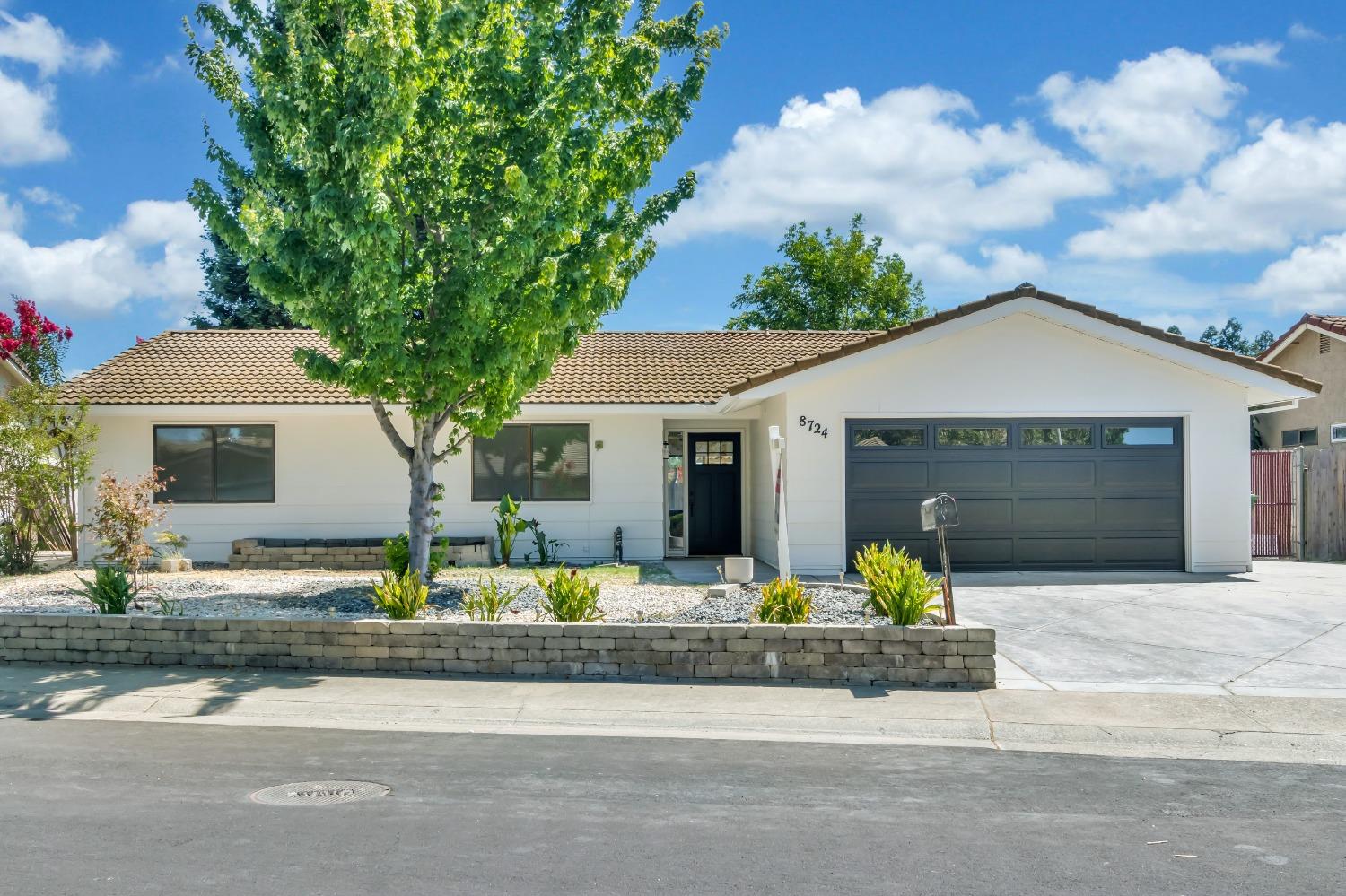 Detail Gallery Image 1 of 1 For 8724 Armagh Ct, Elk Grove,  CA 95624 - 3 Beds | 2 Baths