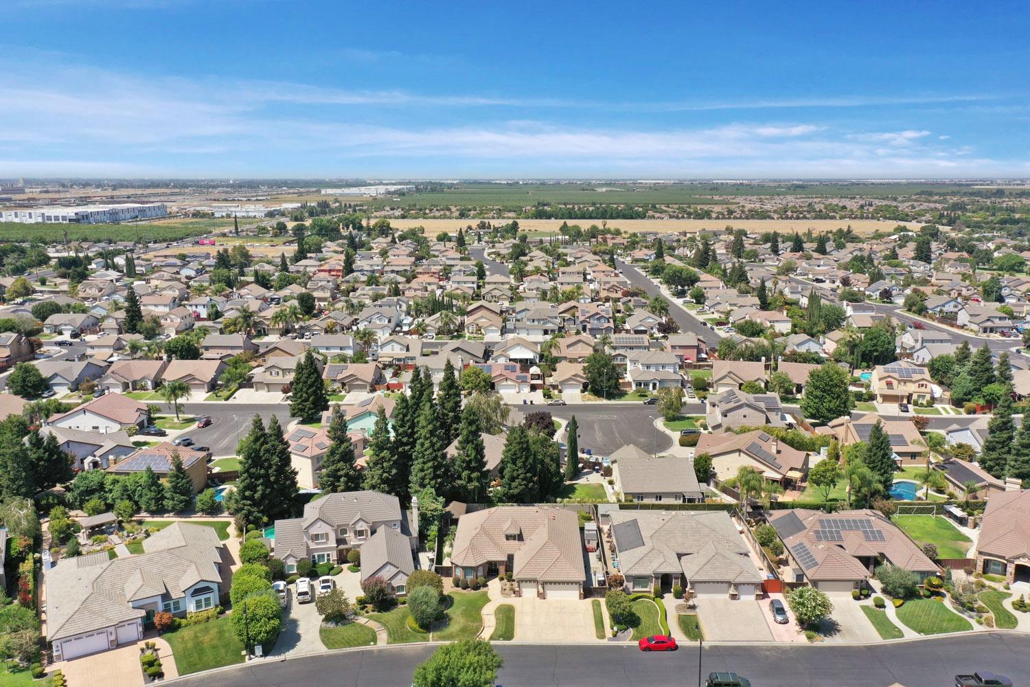 Detail Gallery Image 3 of 67 For 1542 Terracina Cir, Manteca,  CA 95336 - 3 Beds | 2/1 Baths