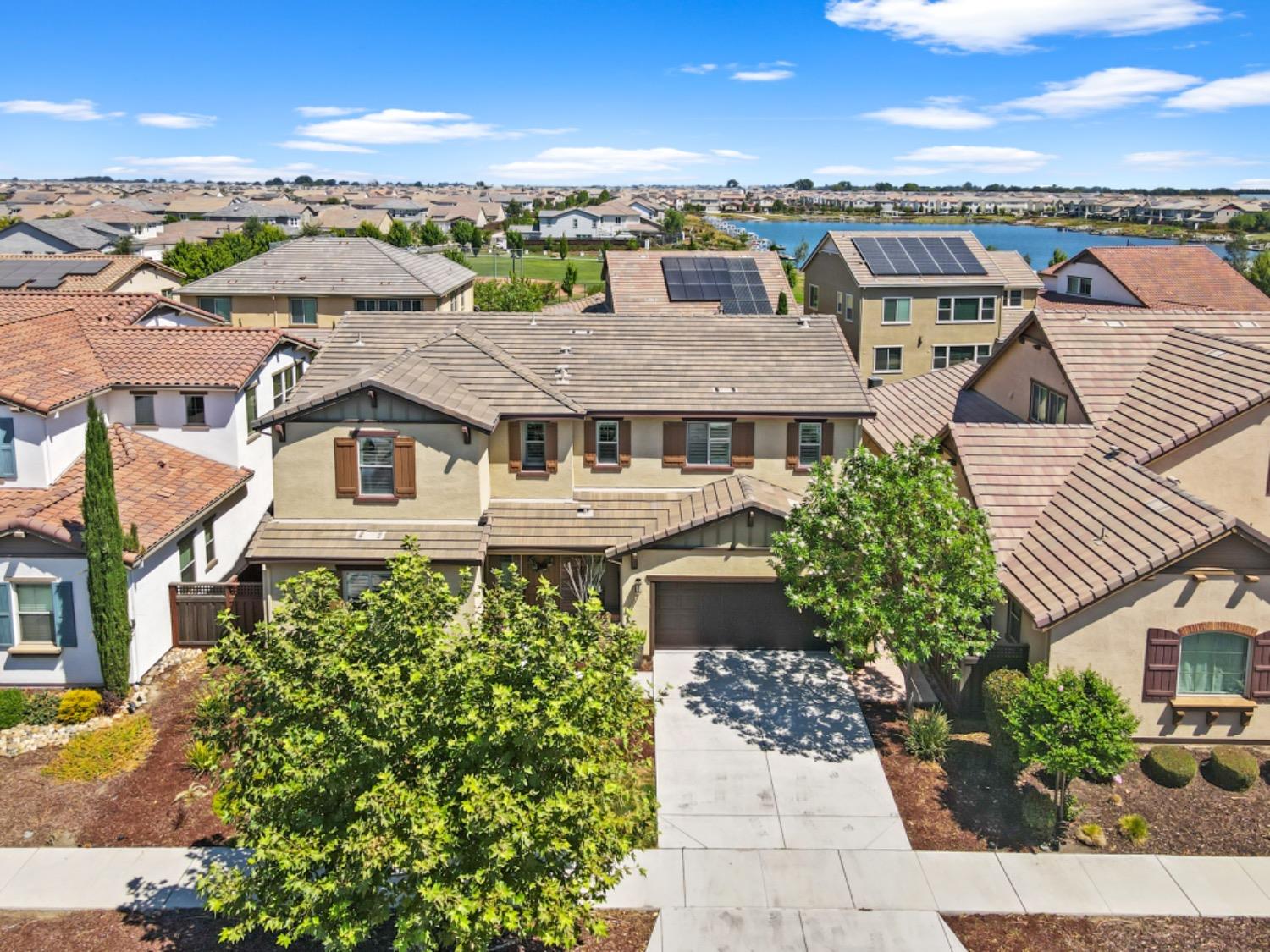 Detail Gallery Image 2 of 69 For 1737 Cranbrook Ct, Lathrop,  CA 95330 - 5 Beds | 4/1 Baths