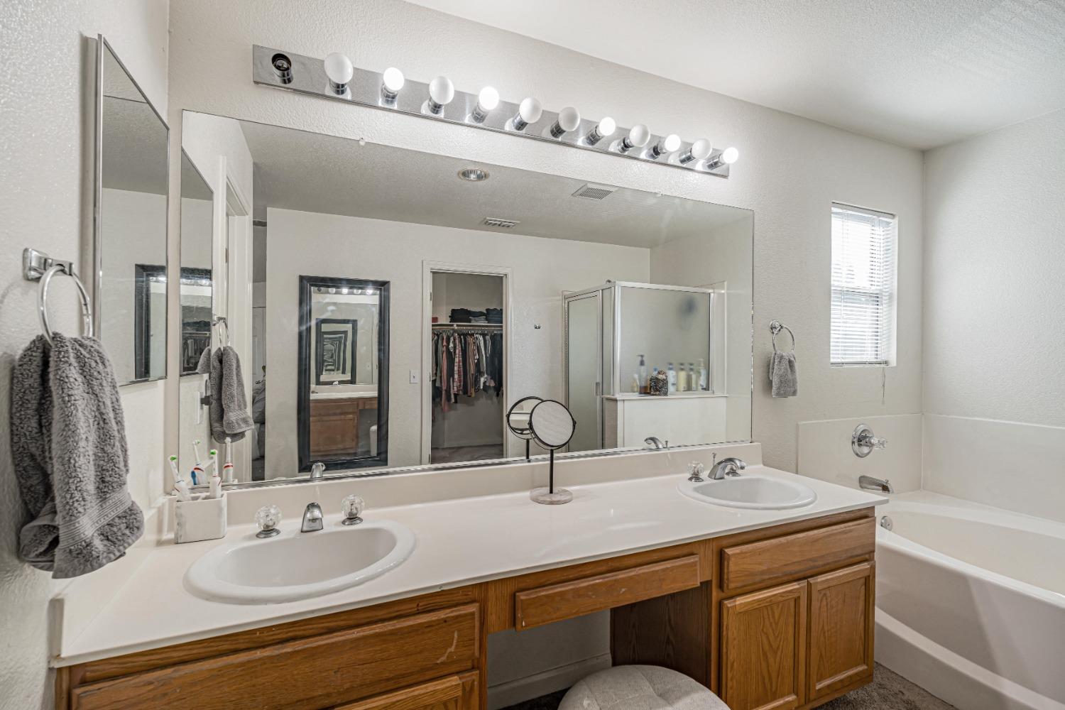 Detail Gallery Image 41 of 49 For 2208 Surf Ct, Stockton,  CA 95206 - 5 Beds | 2/1 Baths