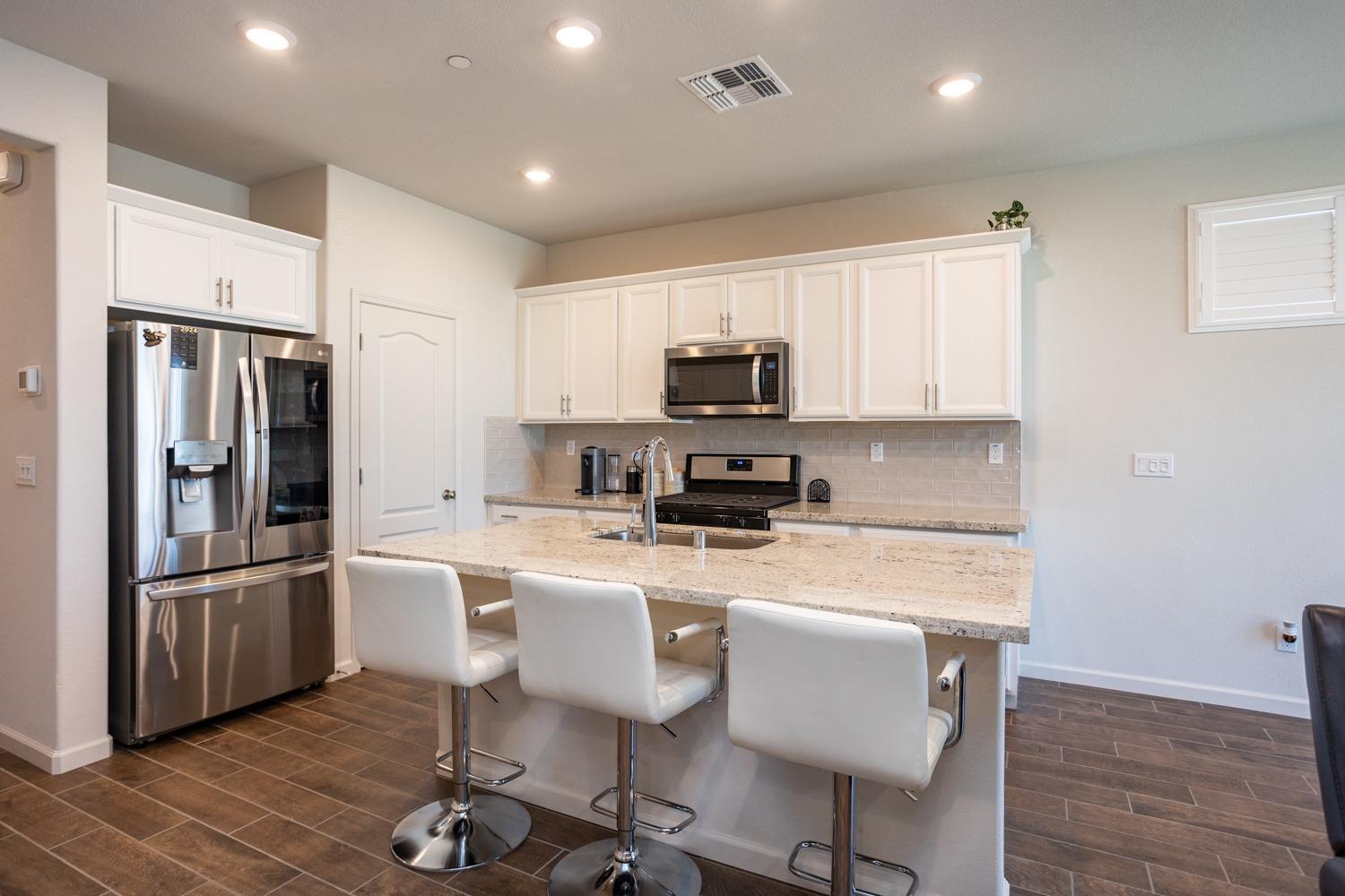 Detail Gallery Image 5 of 20 For 2997 Diablo View Dr, Manteca,  CA 95337 - 4 Beds | 2 Baths