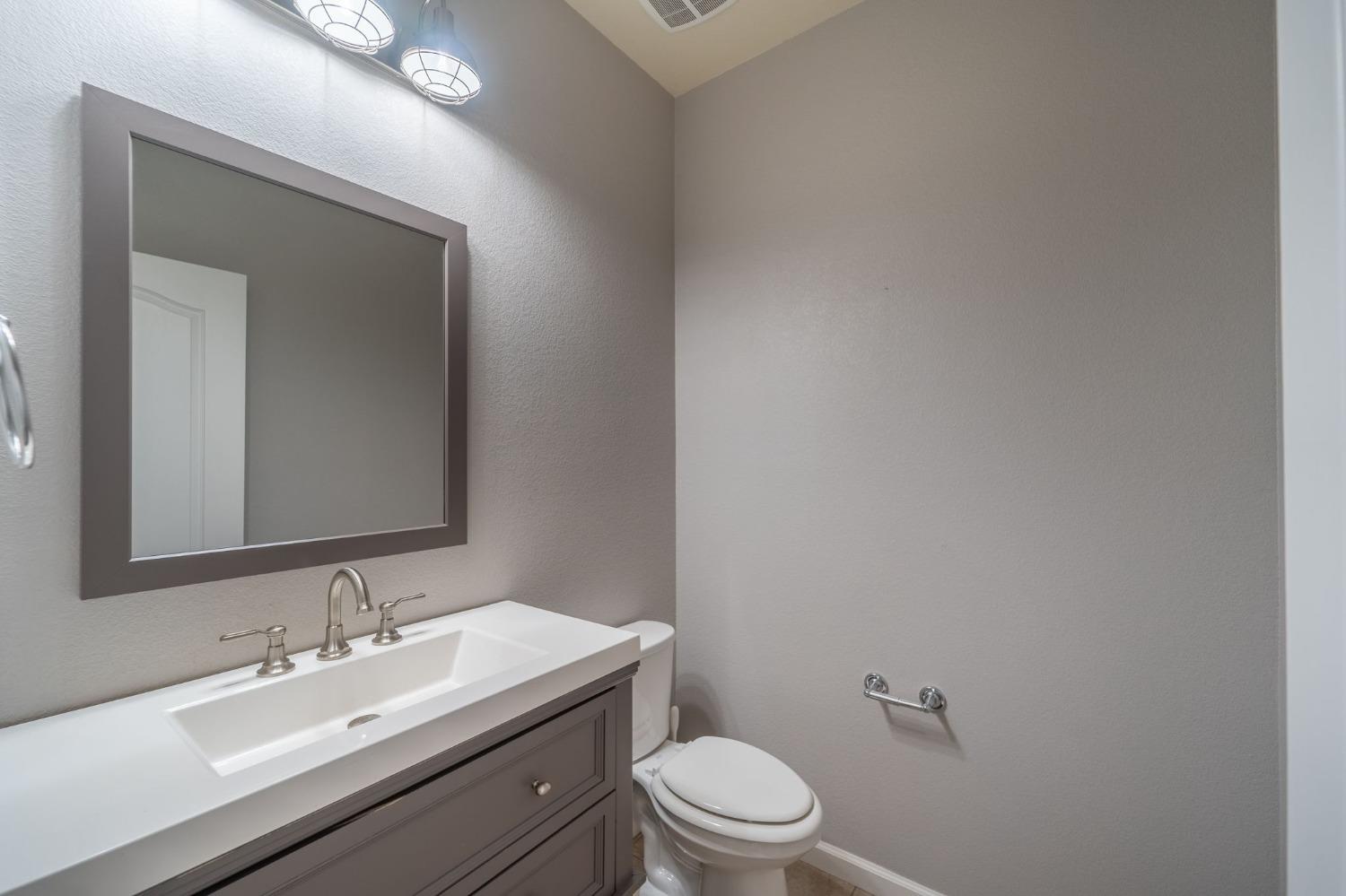 Detail Gallery Image 14 of 59 For 654 Kibbie Ct, Manteca,  CA 95337 - 4 Beds | 3/1 Baths