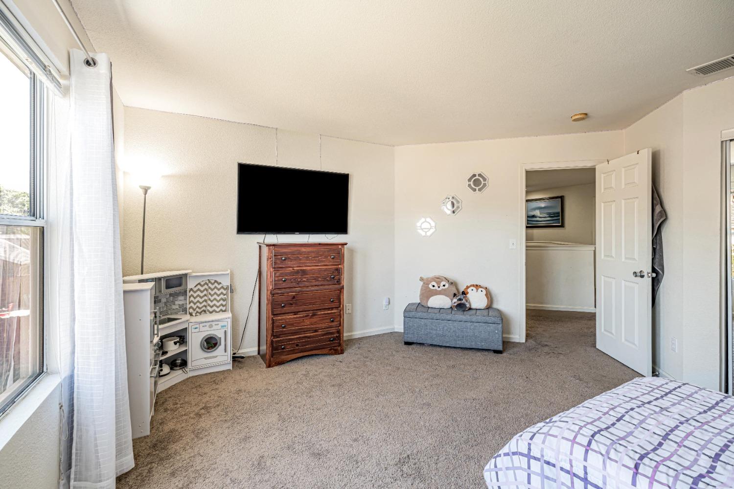 Detail Gallery Image 25 of 49 For 2208 Surf Ct, Stockton,  CA 95206 - 5 Beds | 2/1 Baths