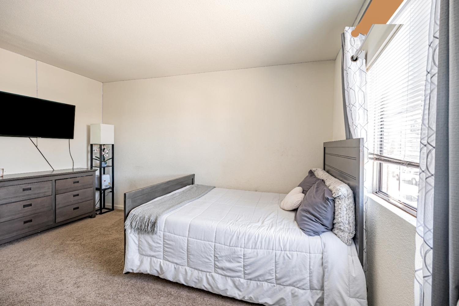 Detail Gallery Image 35 of 49 For 2208 Surf Ct, Stockton,  CA 95206 - 5 Beds | 2/1 Baths