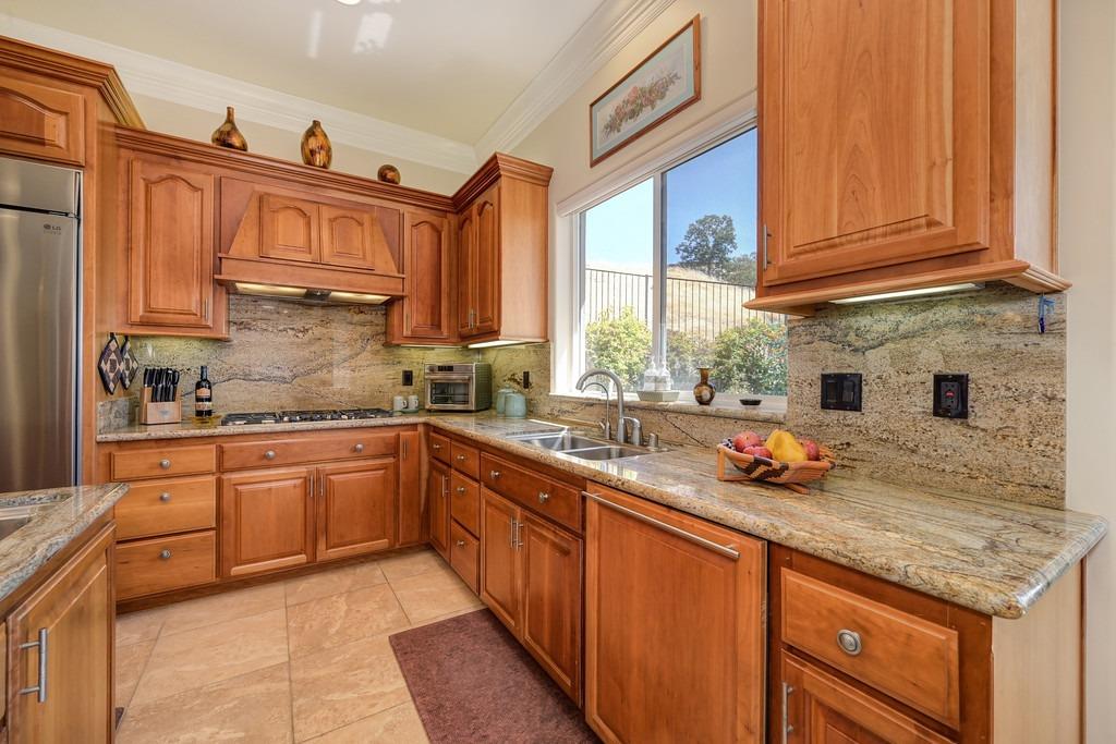 Detail Gallery Image 22 of 57 For 1324 Montridge Ct, El Dorado Hills,  CA 95762 - 5 Beds | 3 Baths