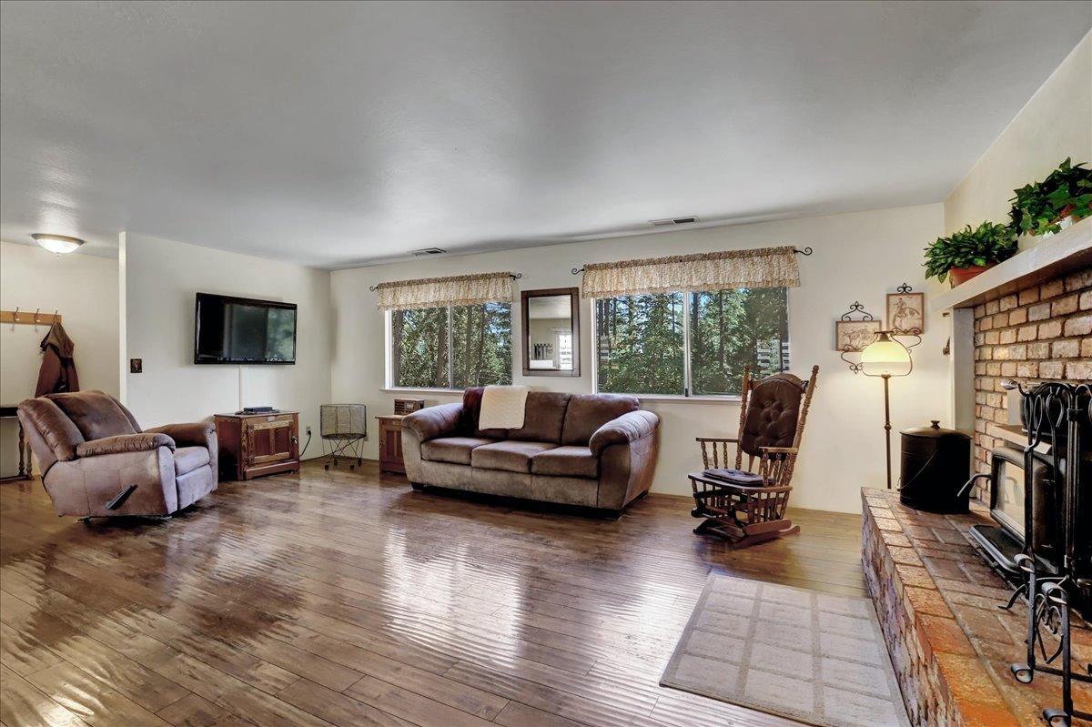 Detail Gallery Image 3 of 71 For 11464 Banner Lava Cap Rd, Nevada City,  CA 95959 - 3 Beds | 2 Baths