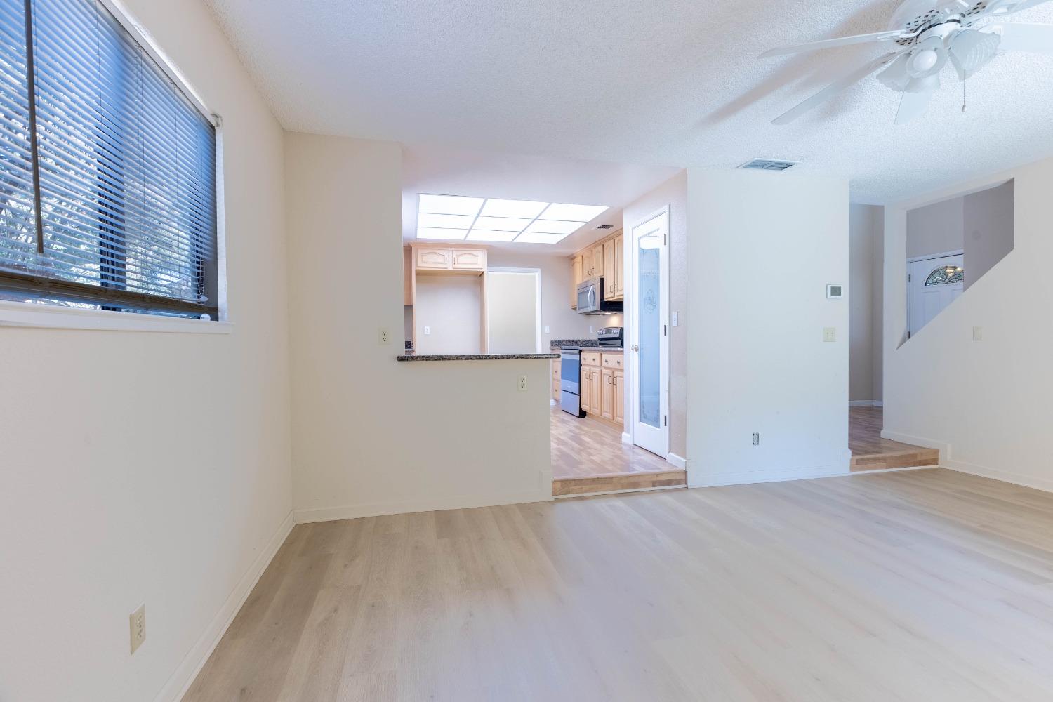 Detail Gallery Image 12 of 41 For 5009 Tacomic Dr, Sacramento,  CA 95842 - 3 Beds | 2/1 Baths