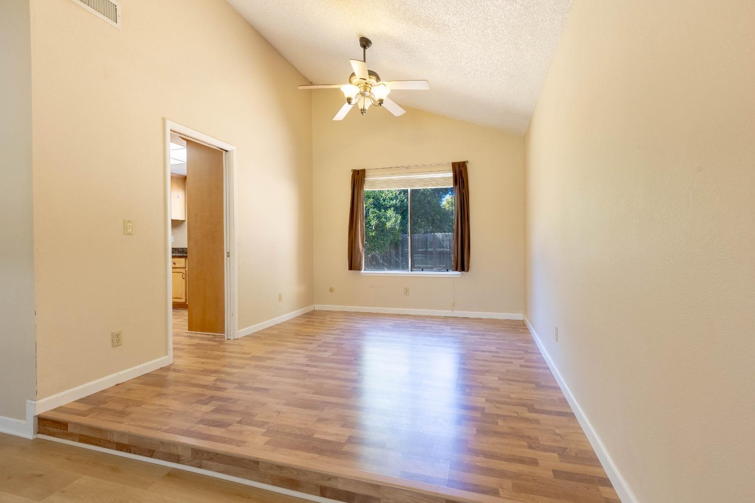 Detail Gallery Image 6 of 41 For 5009 Tacomic Dr, Sacramento,  CA 95842 - 3 Beds | 2/1 Baths