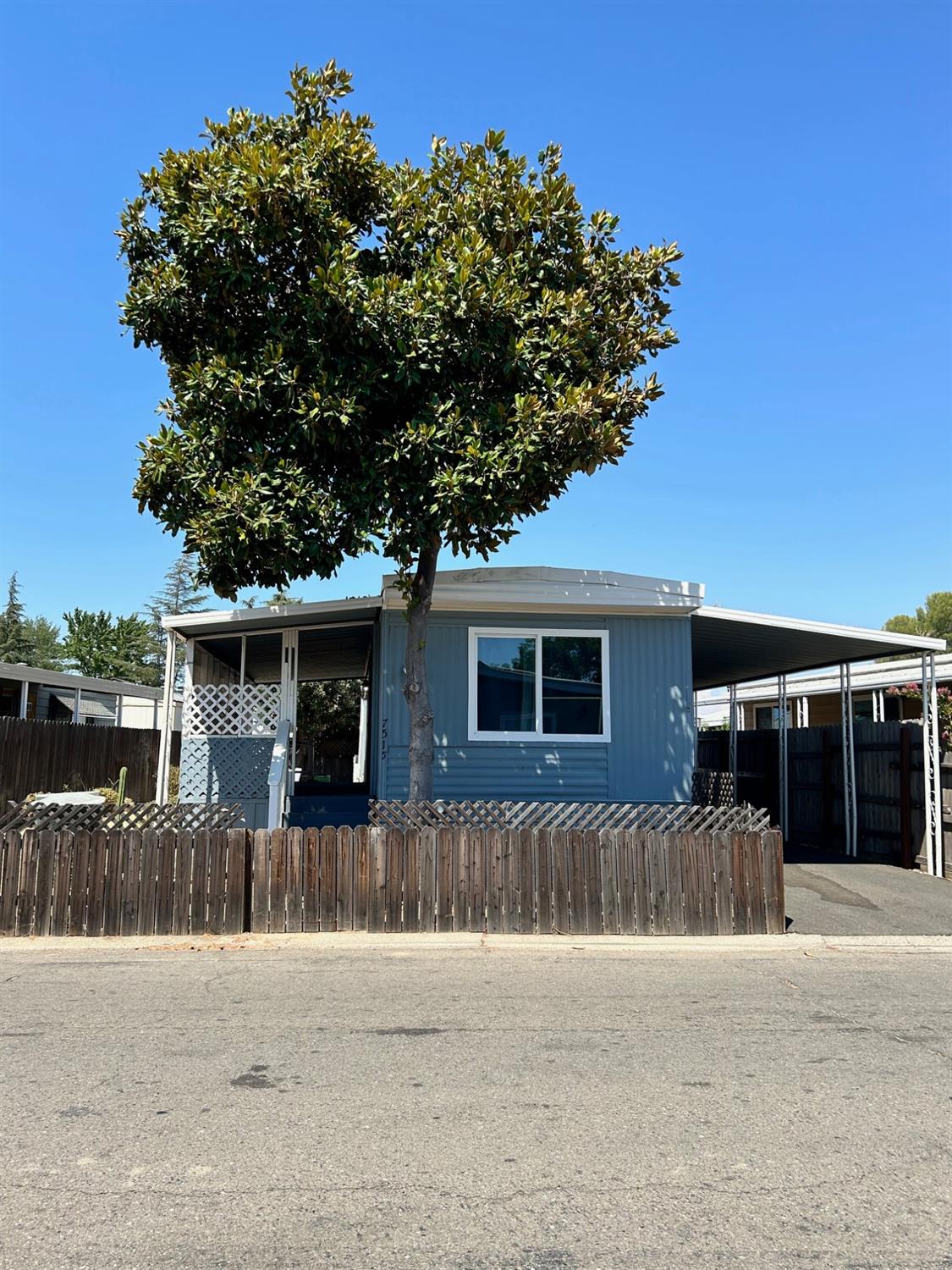 Detail Gallery Image 1 of 11 For 7515 Debutante Ln, Sacramento,  CA 95828 - 2 Beds | 1 Baths