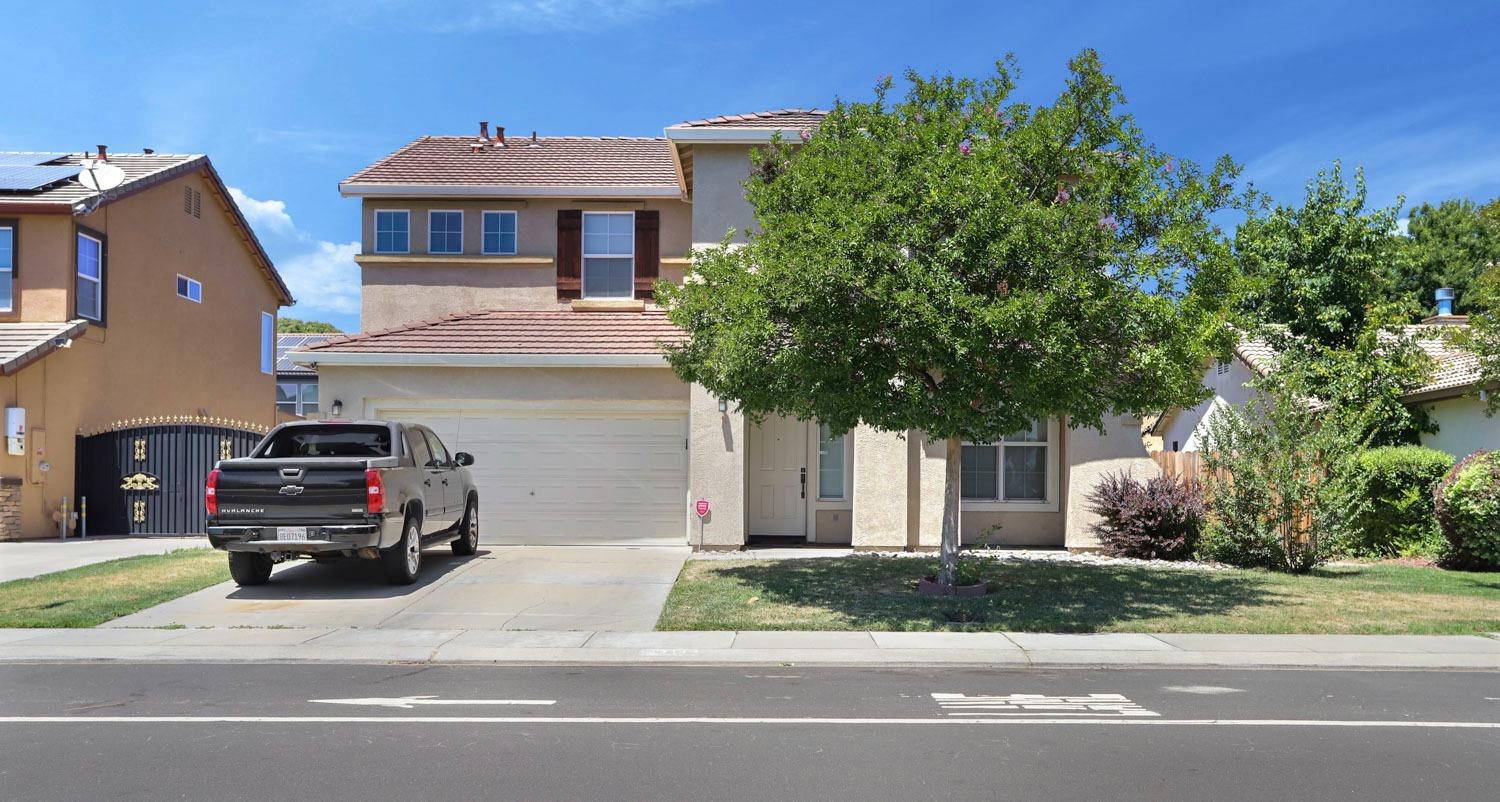 Detail Gallery Image 1 of 51 For 1711 Matterhorn St, Manteca,  CA 95337 - 4 Beds | 2/1 Baths