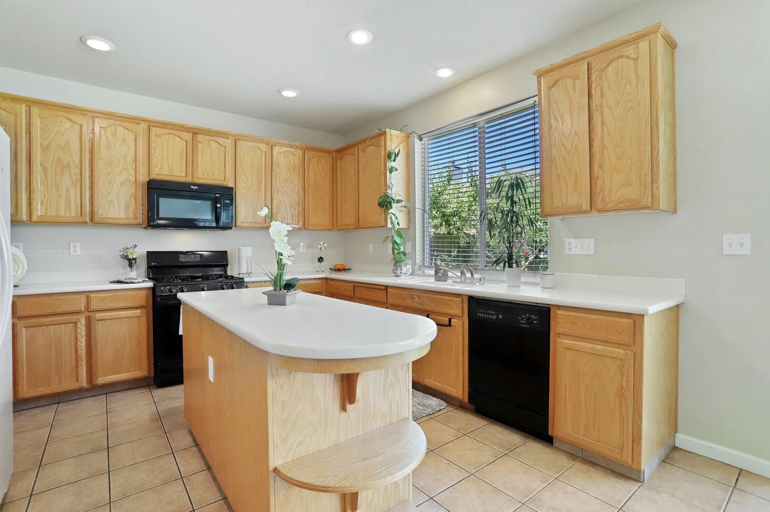 Detail Gallery Image 15 of 51 For 1711 Matterhorn St, Manteca,  CA 95337 - 4 Beds | 2/1 Baths