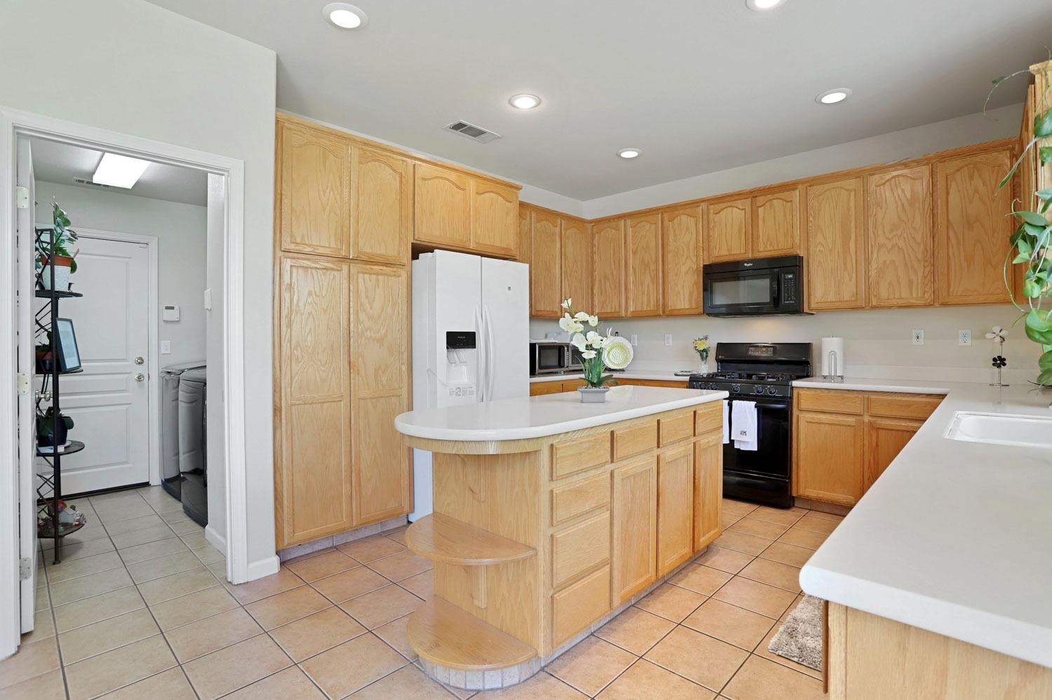 Detail Gallery Image 14 of 51 For 1711 Matterhorn St, Manteca,  CA 95337 - 4 Beds | 2/1 Baths