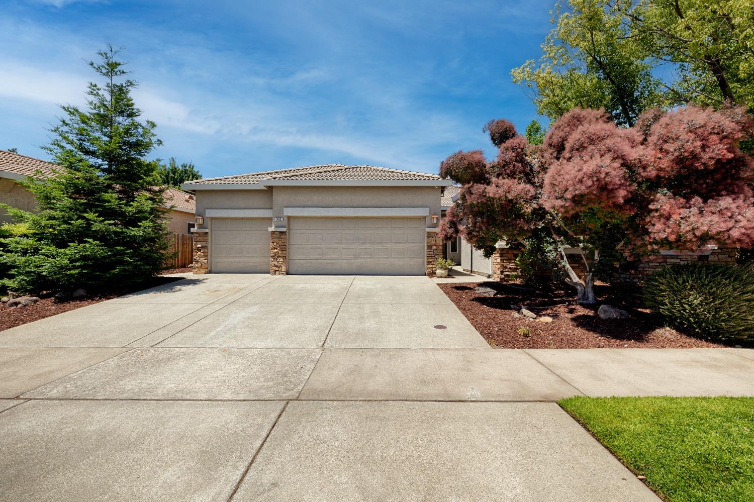 Detail Gallery Image 1 of 1 For 7432 Millport Dr, Roseville,  CA 95678 - 4 Beds | 2/1 Baths