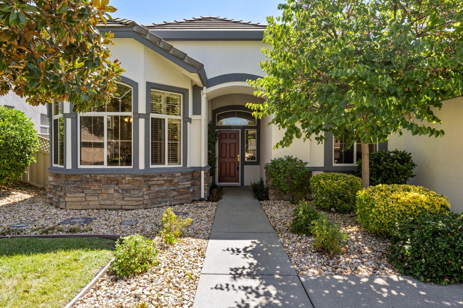 Detail Gallery Image 1 of 1 For 5716 Sandlewood Way, Roseville,  CA 95747 - 3 Beds | 2 Baths