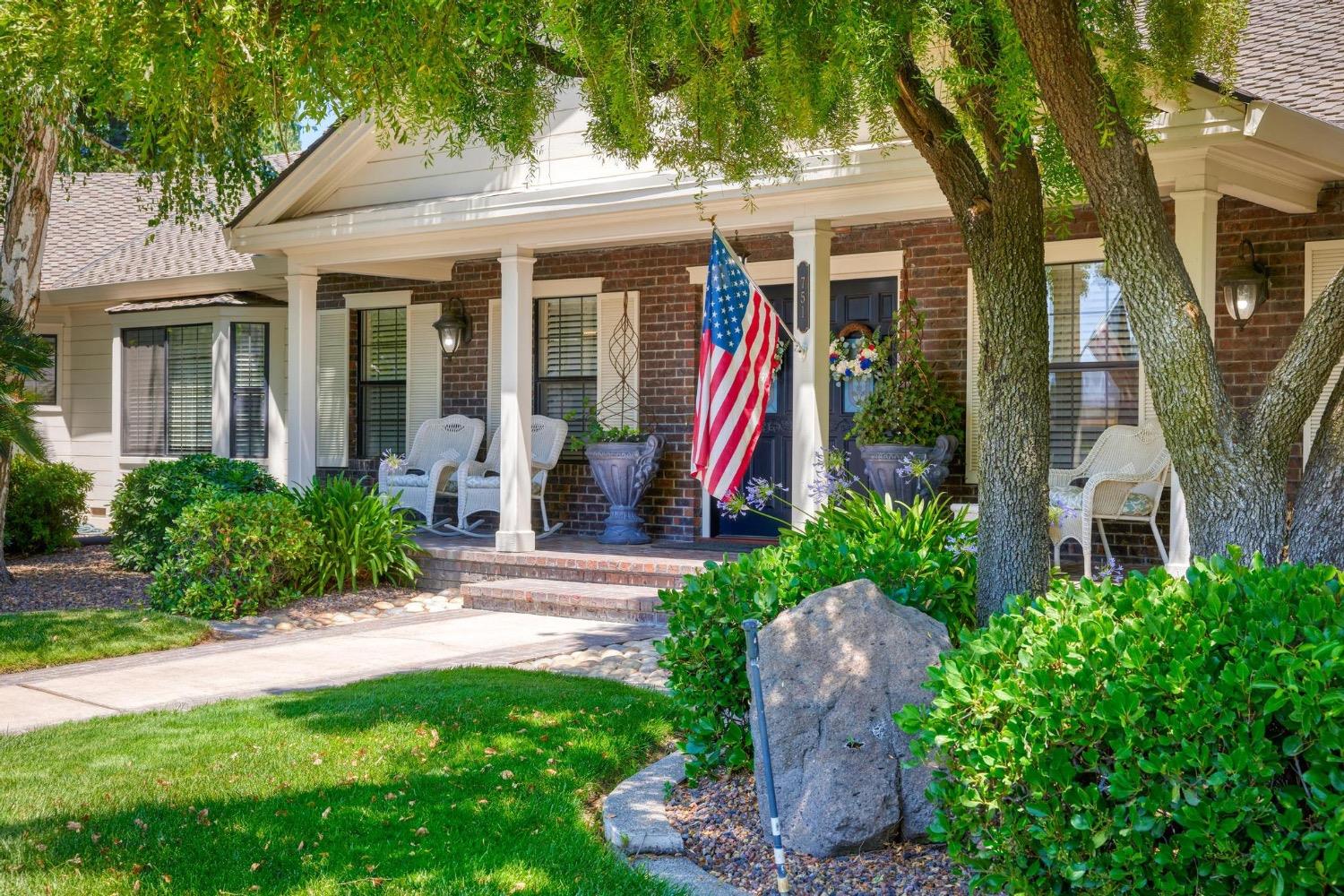 Detail Gallery Image 8 of 91 For 751 Camelia Ct, Ripon,  CA 95366 - 6 Beds | 4 Baths