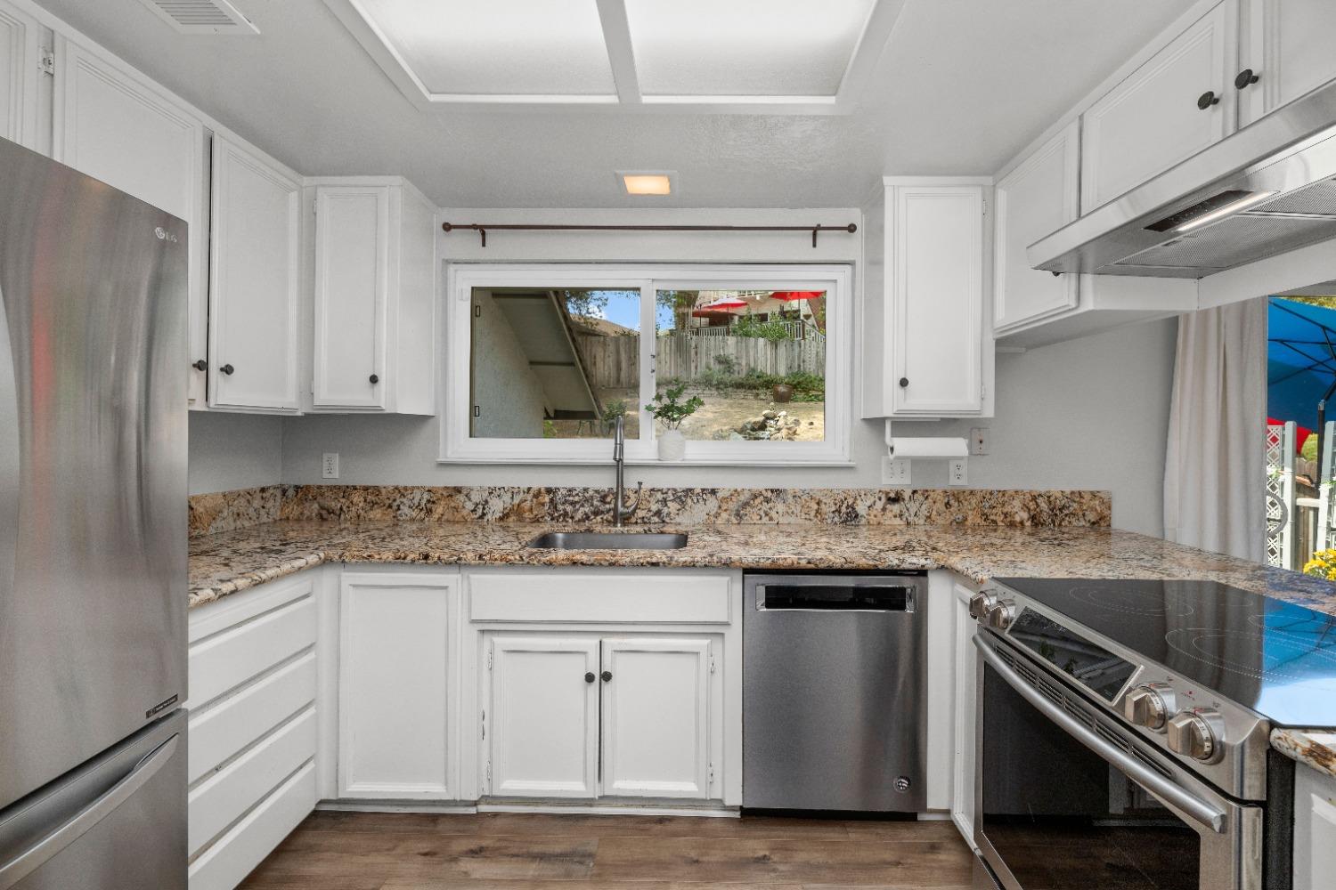 Detail Gallery Image 10 of 33 For 3932 Horseshoe Cir, Loomis,  CA 95650 - 3 Beds | 2/1 Baths