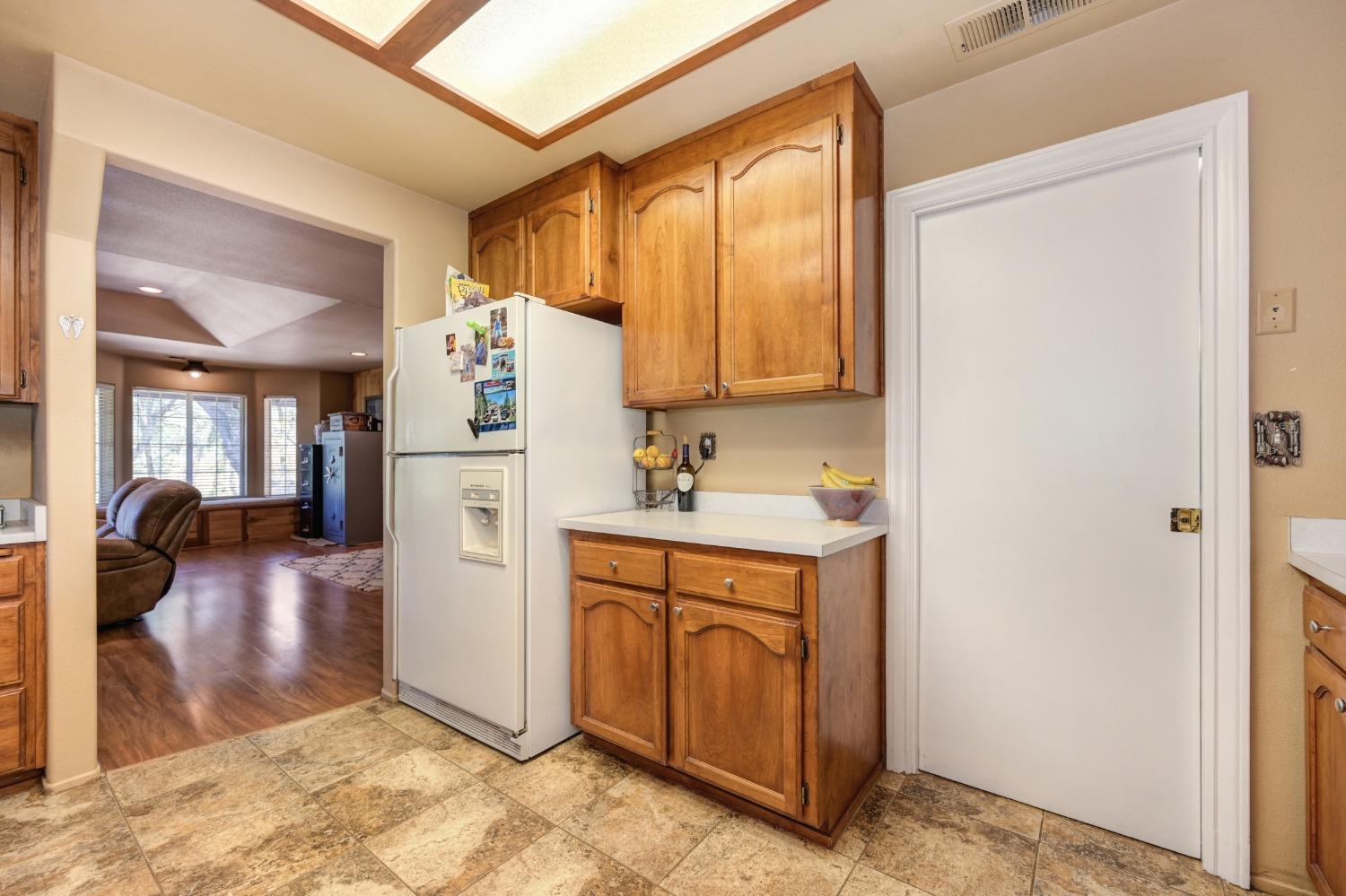 Detail Gallery Image 10 of 42 For 4460 Grass Valley Hwy, Auburn,  CA 95602 - 3 Beds | 2/1 Baths