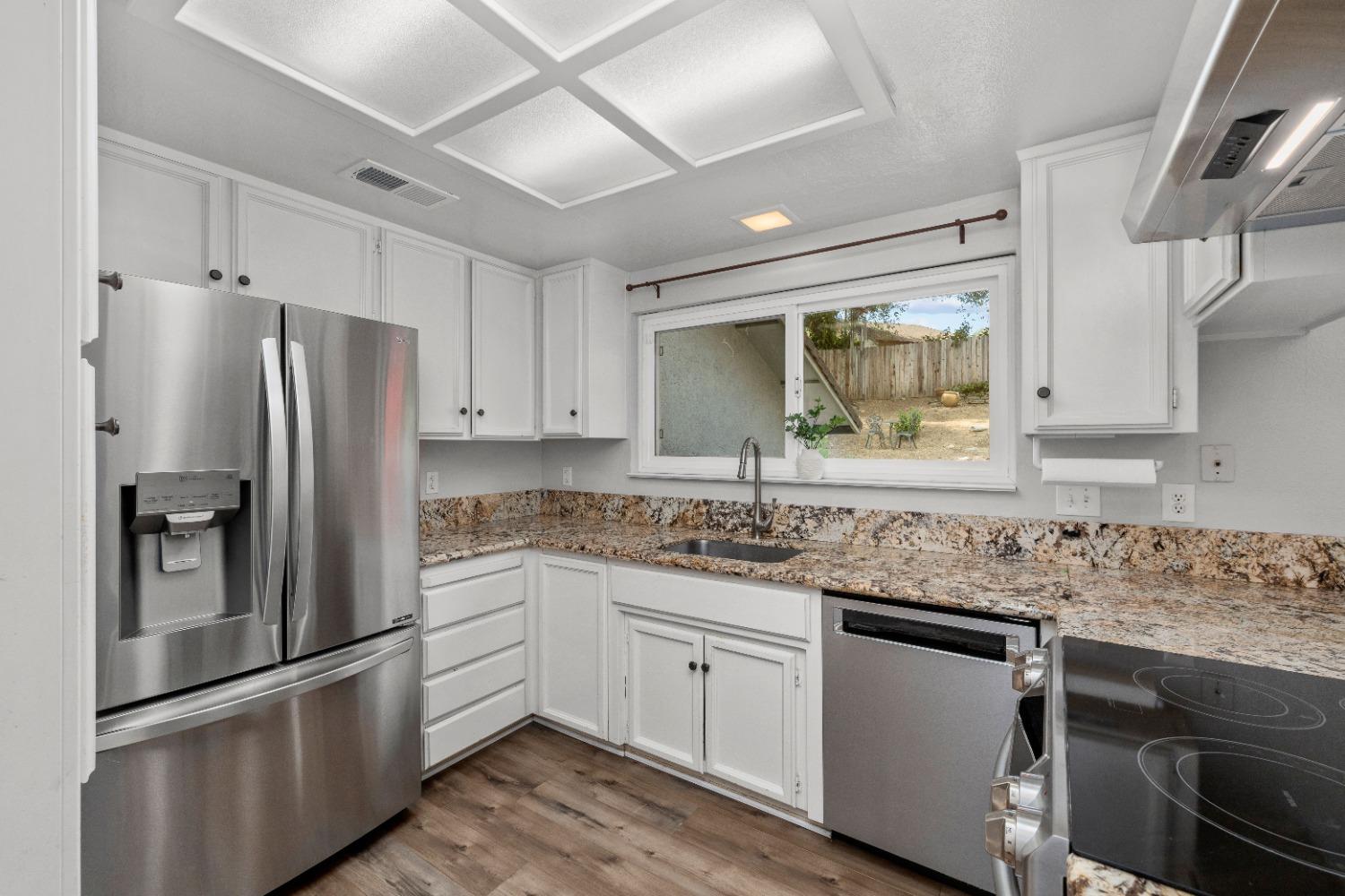 Detail Gallery Image 9 of 33 For 3932 Horseshoe Cir, Loomis,  CA 95650 - 3 Beds | 2/1 Baths