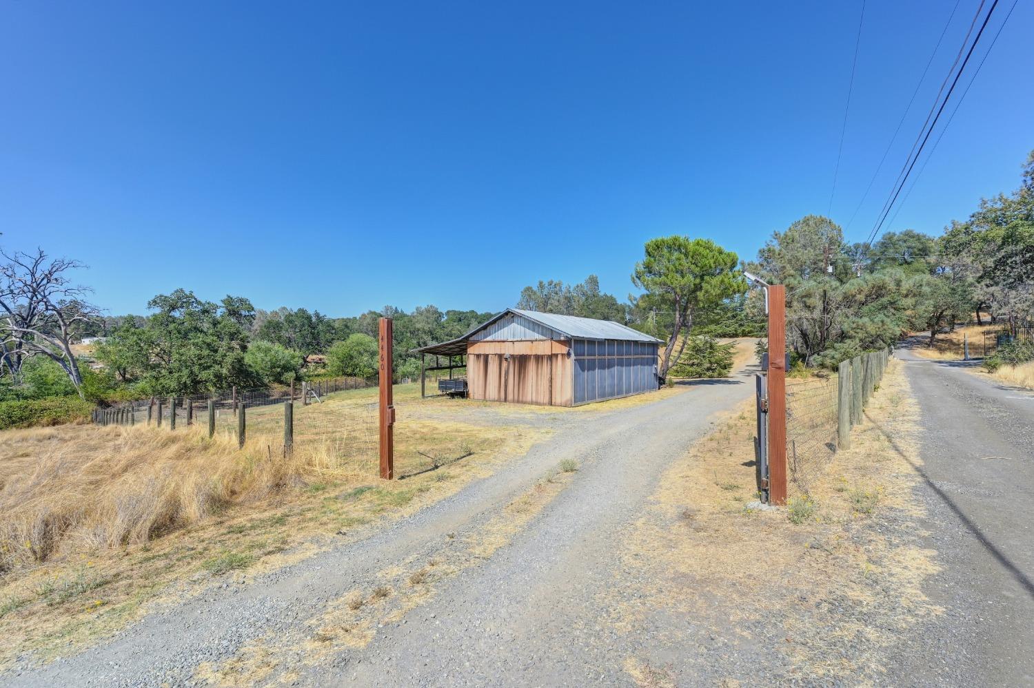 Detail Gallery Image 24 of 42 For 4460 Grass Valley Hwy, Auburn,  CA 95602 - 3 Beds | 2/1 Baths